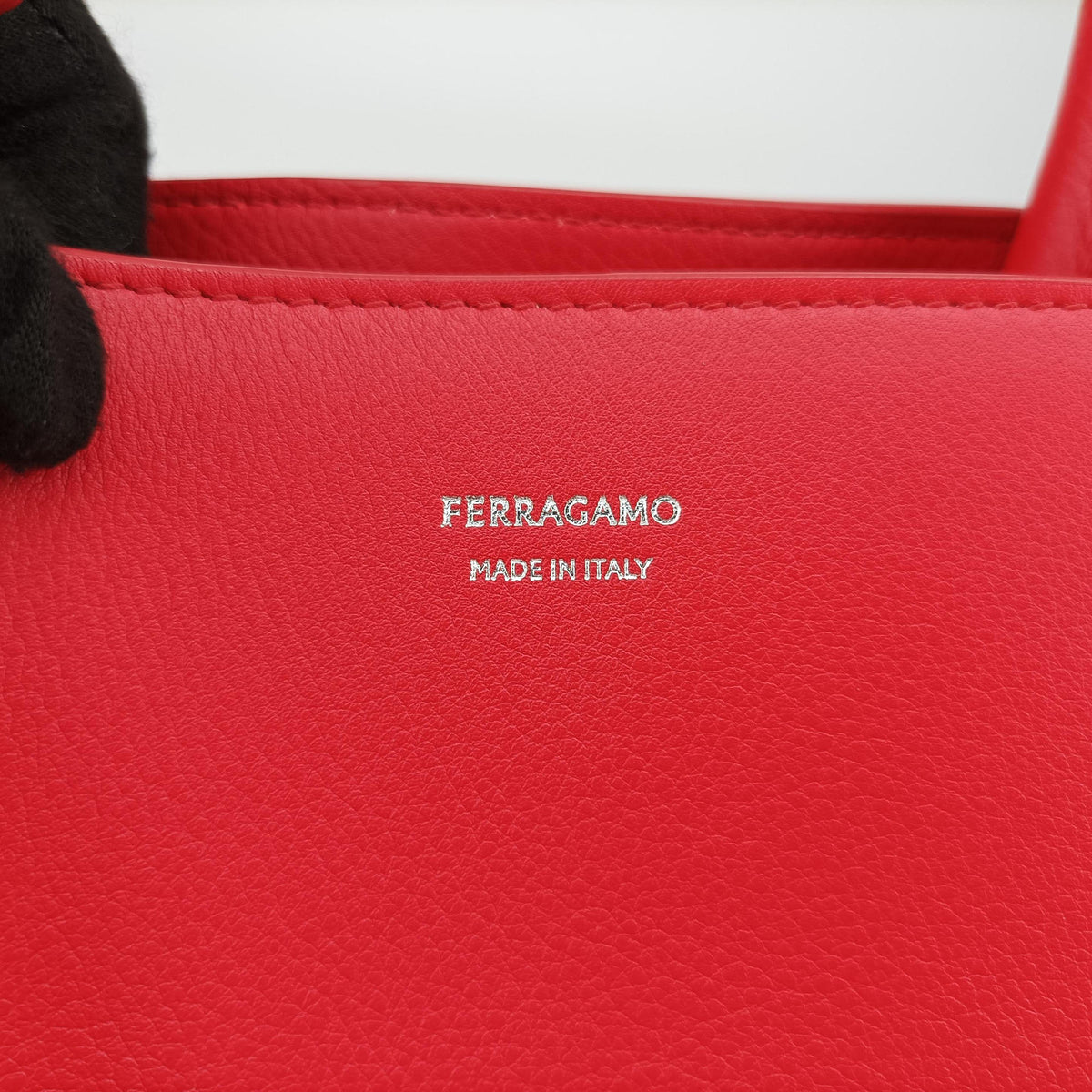Pre-owned Ferragamo Hug Red leather  shoulderbag | stylenewstar