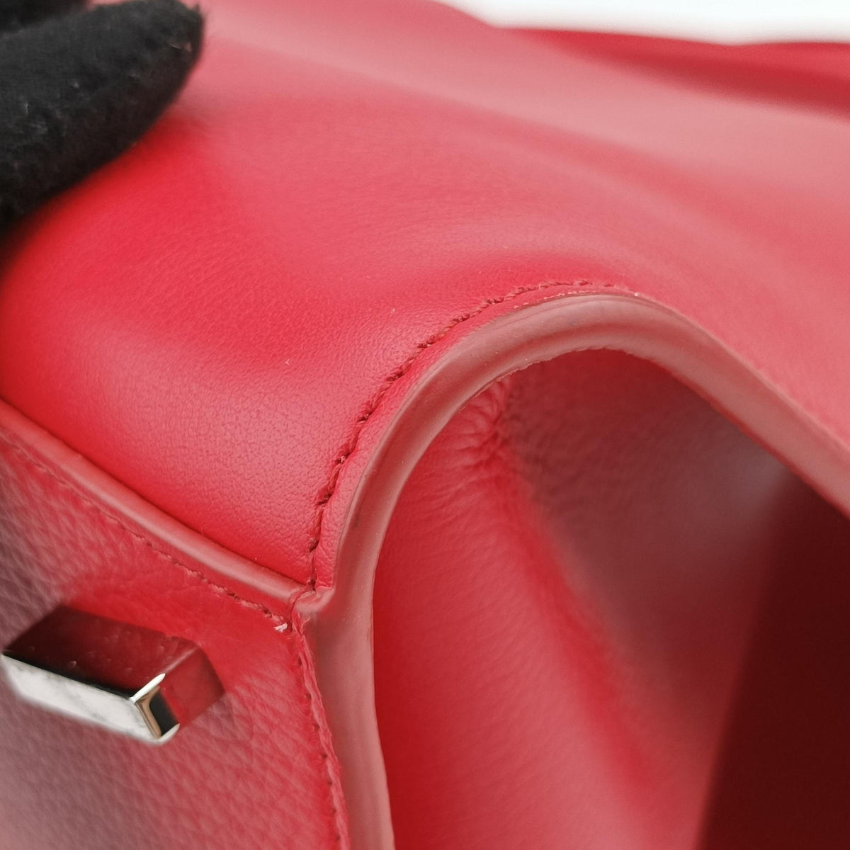 Pre-owned Ferragamo Hug Red leather  shoulderbag | stylenewstar