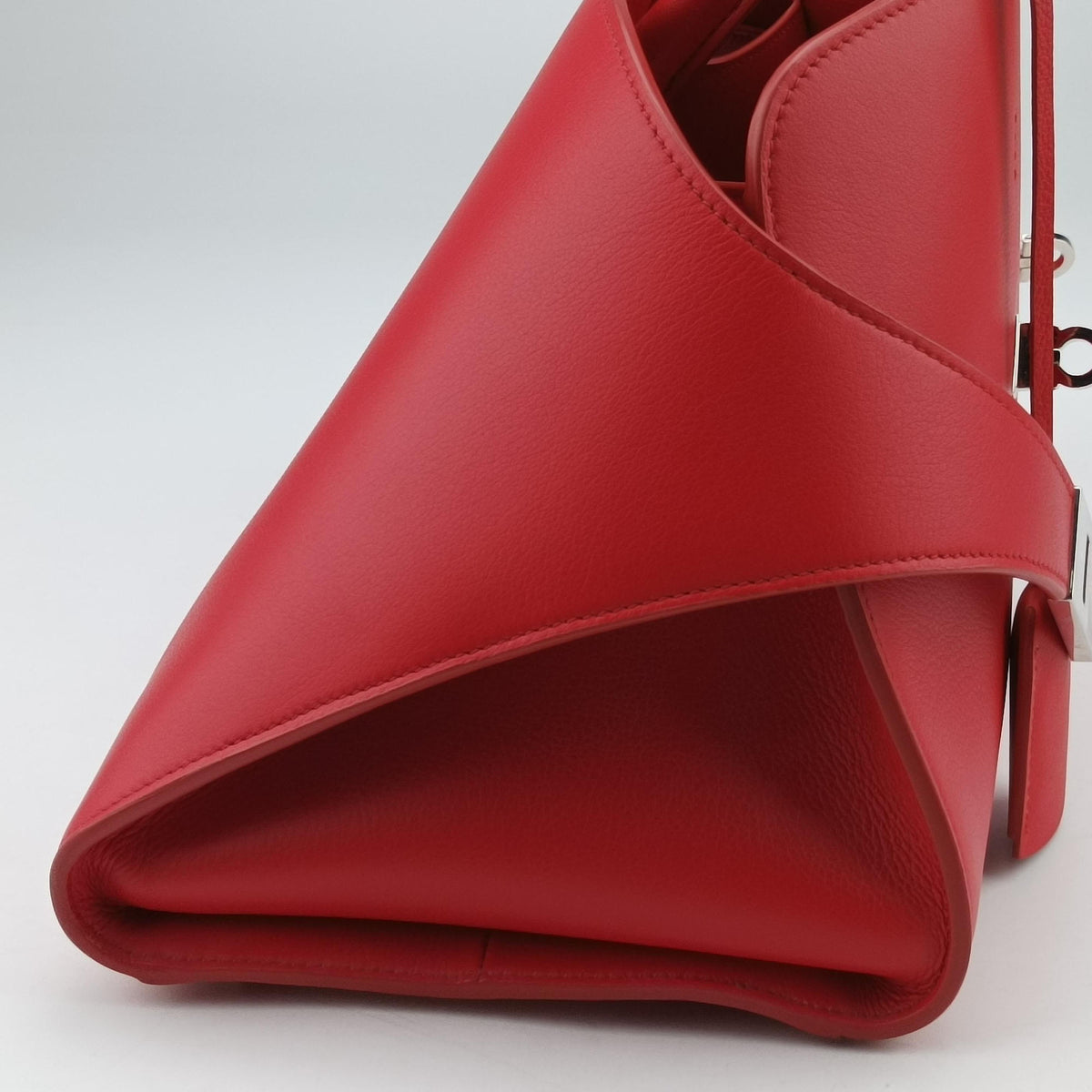 Pre-owned Ferragamo Hug Red leather  shoulderbag | stylenewstar