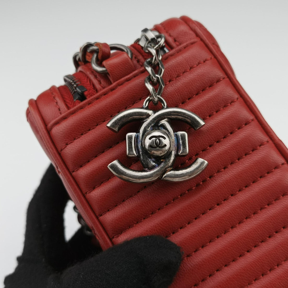 Secondhand Chanel Coco Boy Camera Case Red lambskin A92654 shoulderbag | stylenewstar