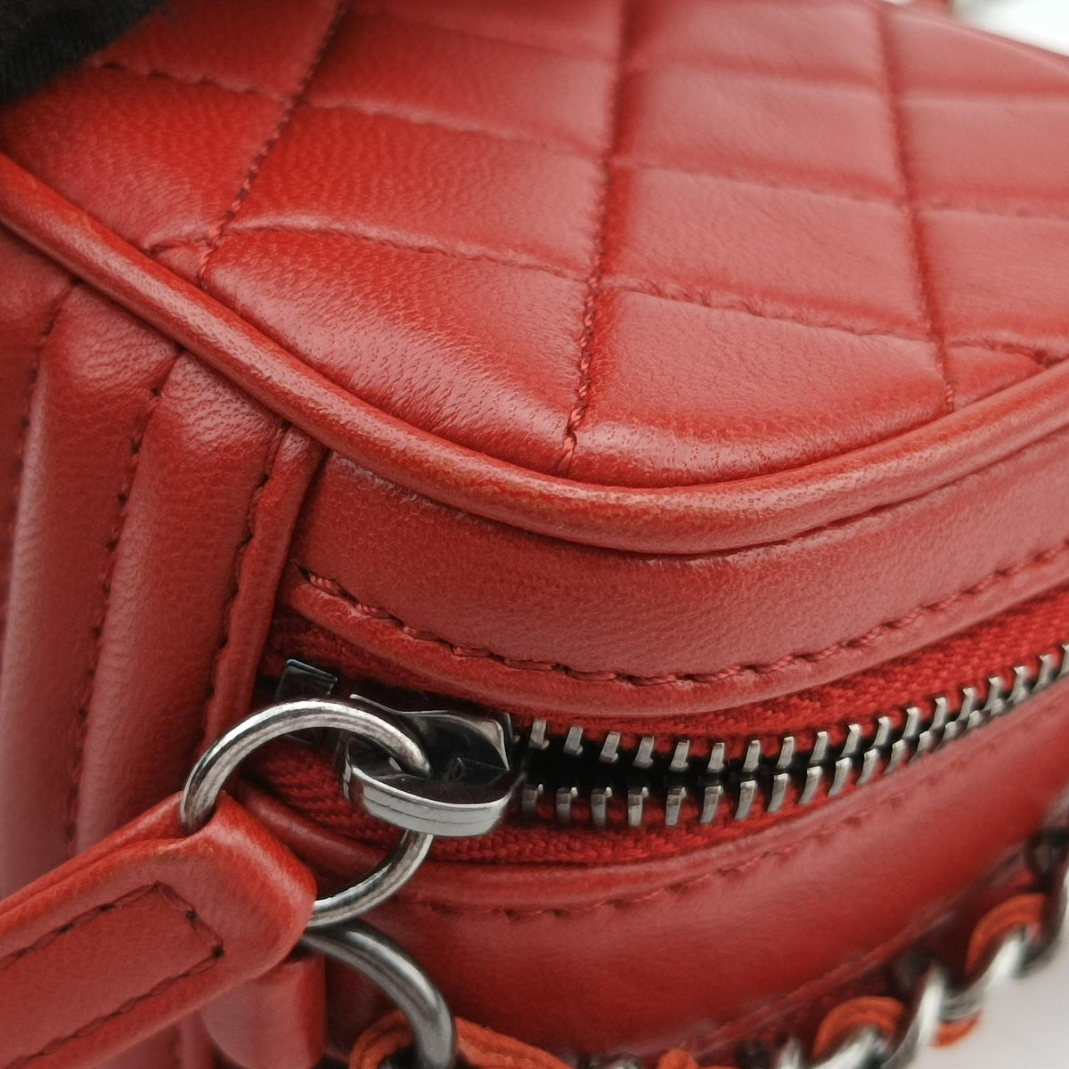Secondhand Chanel Coco Boy Camera Case Red lambskin A92654 shoulderbag | stylenewstar