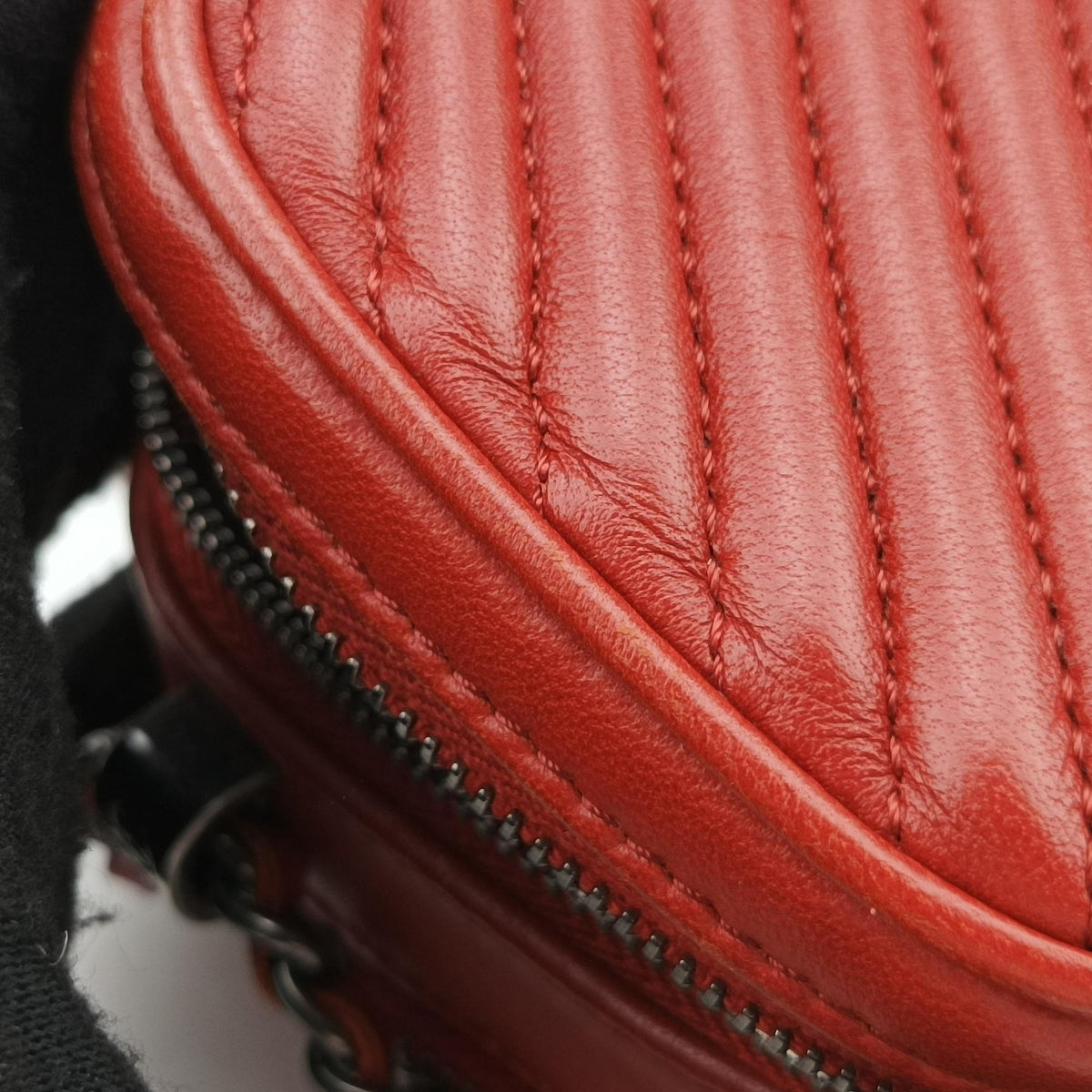 Secondhand Chanel Coco Boy Camera Case Red lambskin A92654 shoulderbag | stylenewstar