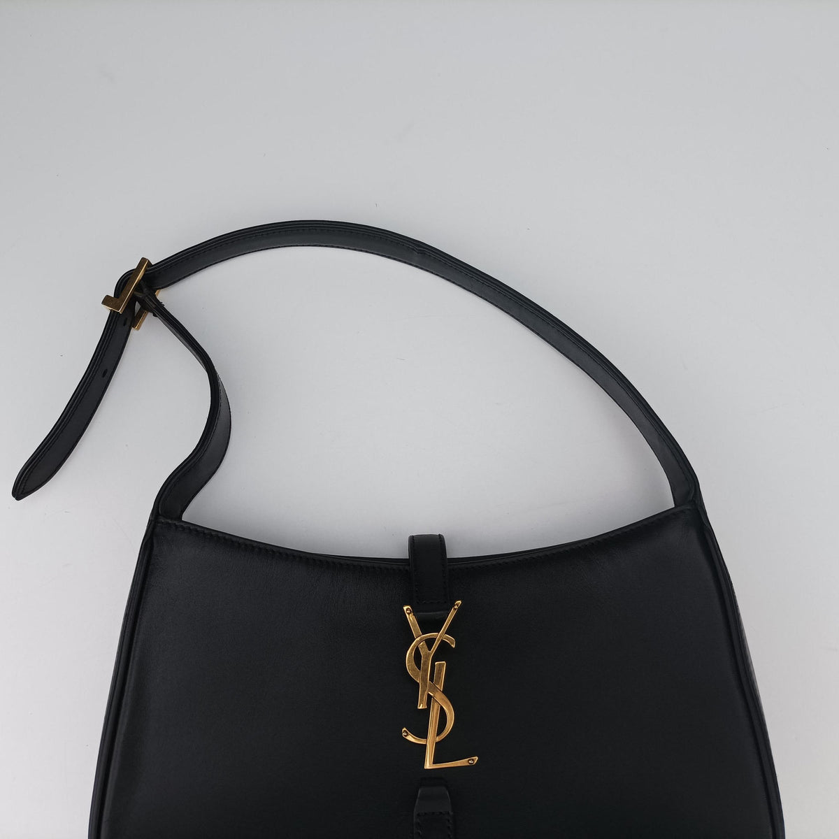 Pre-owned Yves Saint Laurent LE 5 a 7 Hobo Black Leather 657228 carrybag | stylenewstar