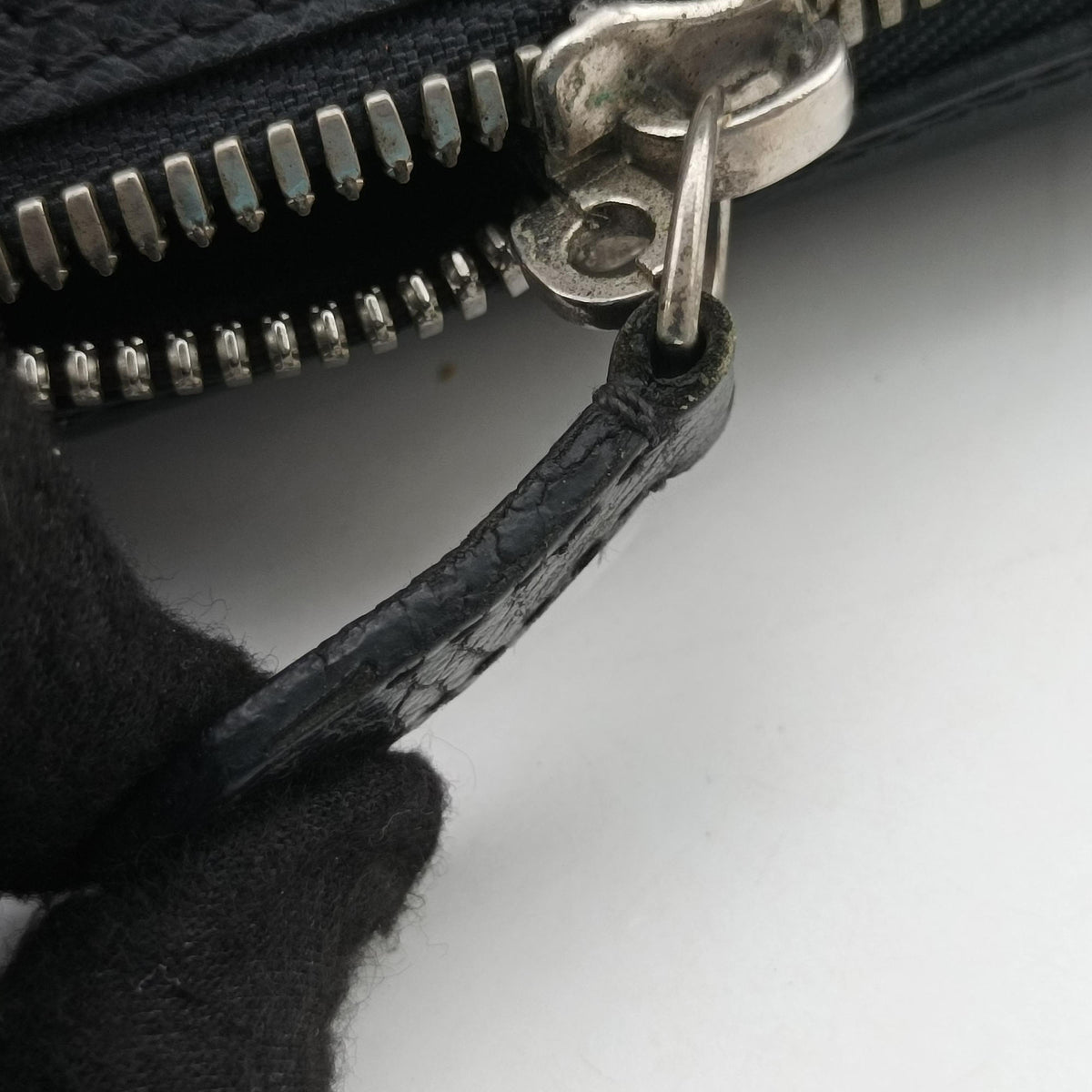Secondhand Louis Vuitton IGOR Ardoise Taiga M31172 handbag | stylenewstar