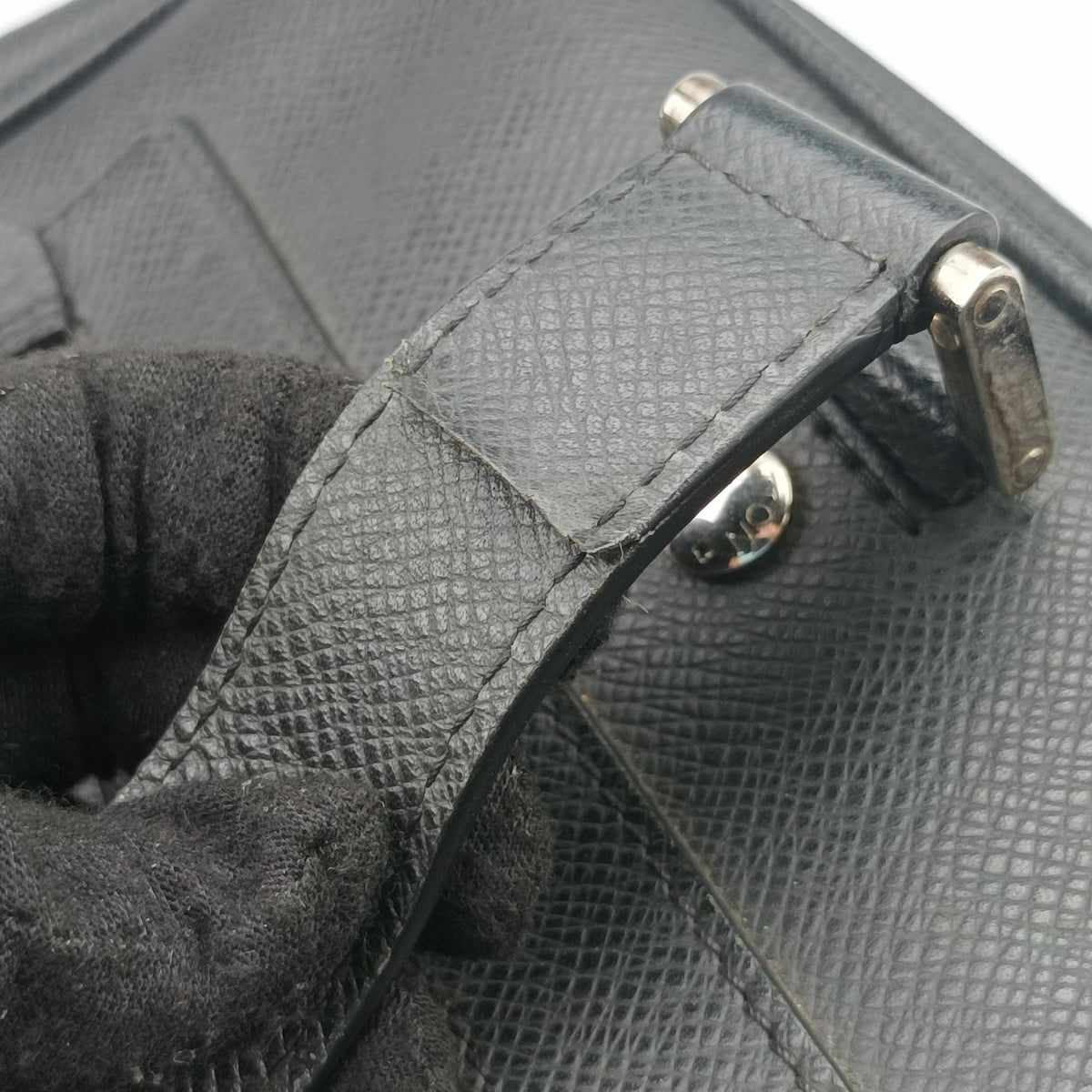 Secondhand Louis Vuitton IGOR Ardoise Taiga M31172 handbag | stylenewstar