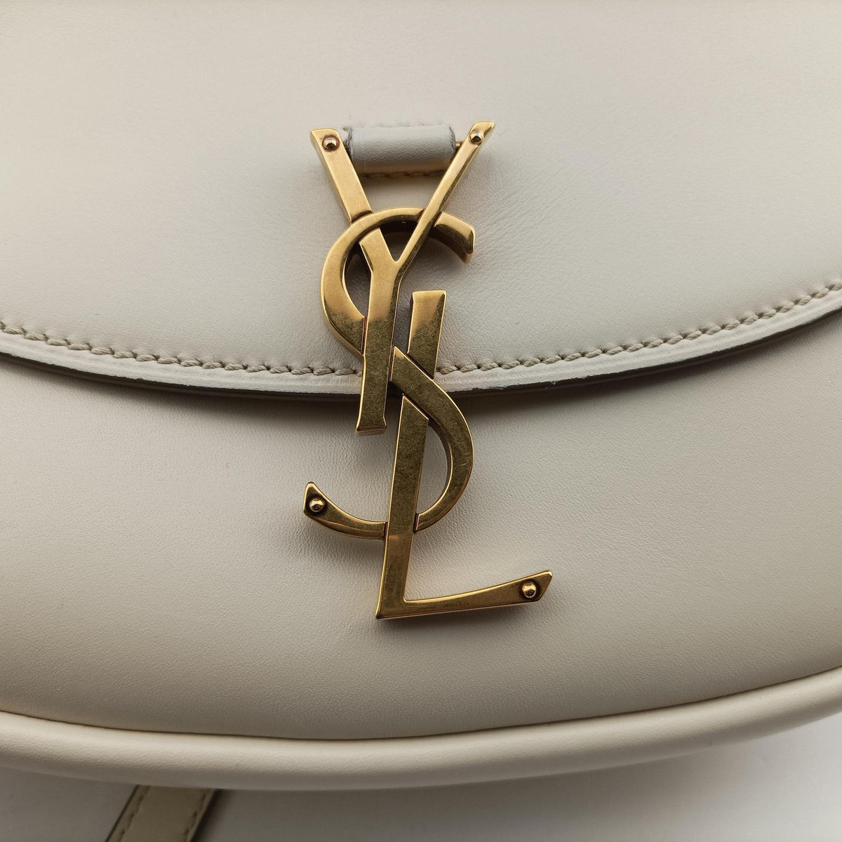 Pre-owned Yves Saint Laurent KAIA White Leather 634818 shoulderbag | stylenewstar