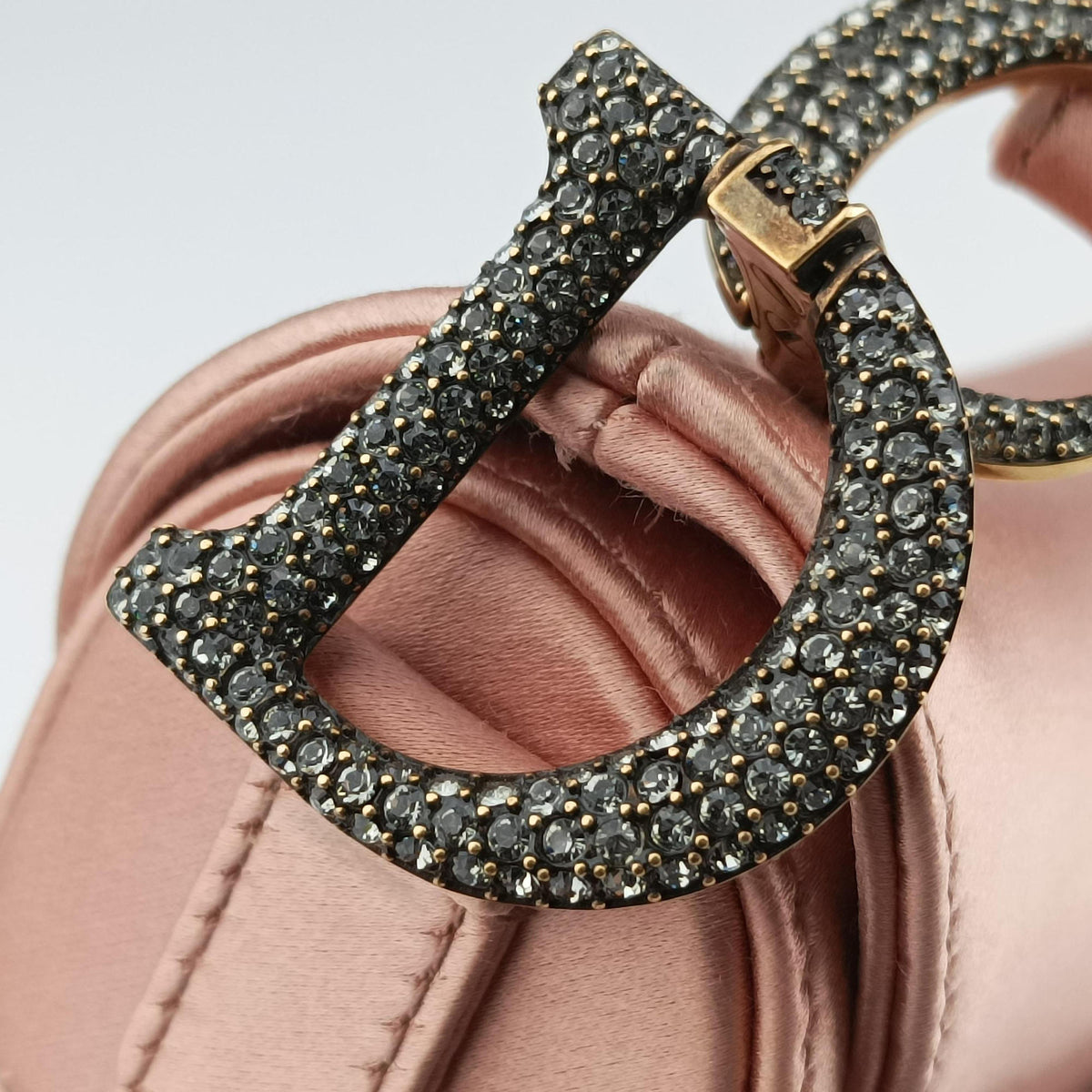 Pre-owned Christian Dior Saddle Pink silk  handbag | stylenewstar
