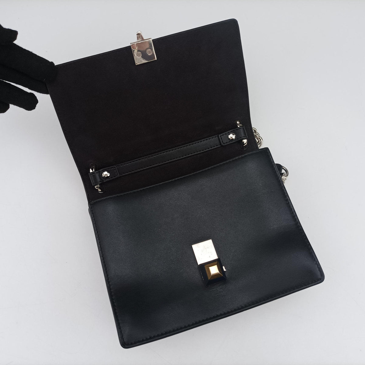Vintage Fendi Kan I Black Leather 8M0381 shoulderbag | stylenewstar