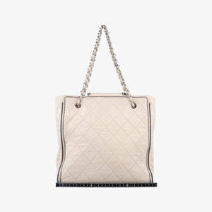 Pre-owned Chanel East West 2.55 White lambskin A37696 shoulderbag | stylenewstar