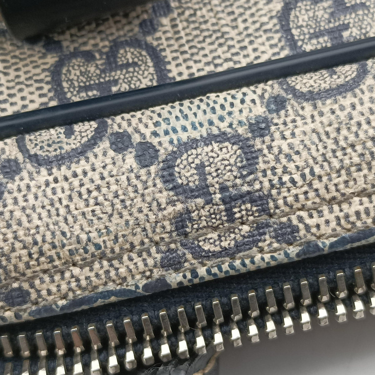 Vintage Gucci GG Supreme Business Beige×Navy PVC coated canvas×Leather 322287 handbag | stylenewstar