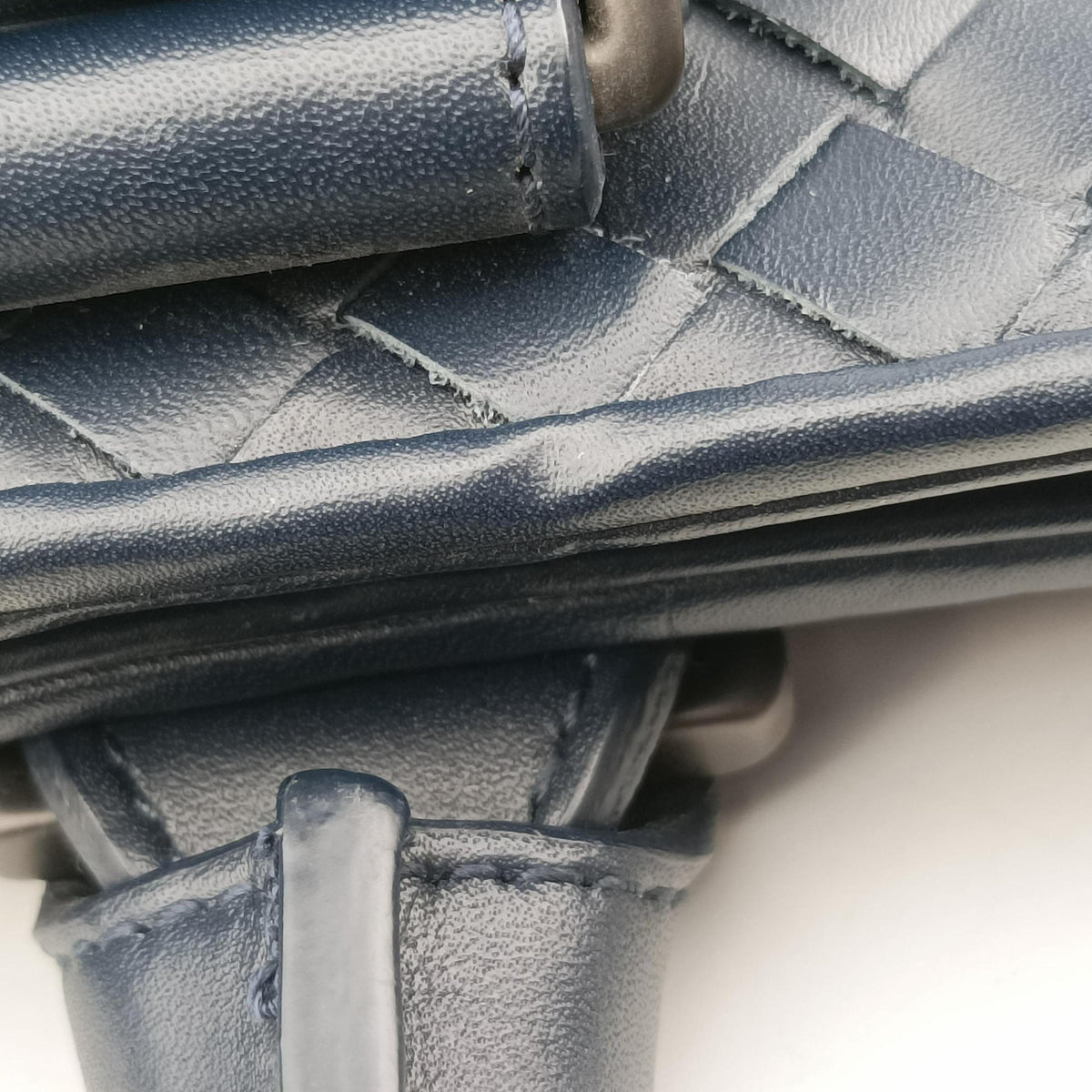 Pre-owned Bottega Veneta Intrecciato Navy lambskin  handbag | stylenewstar