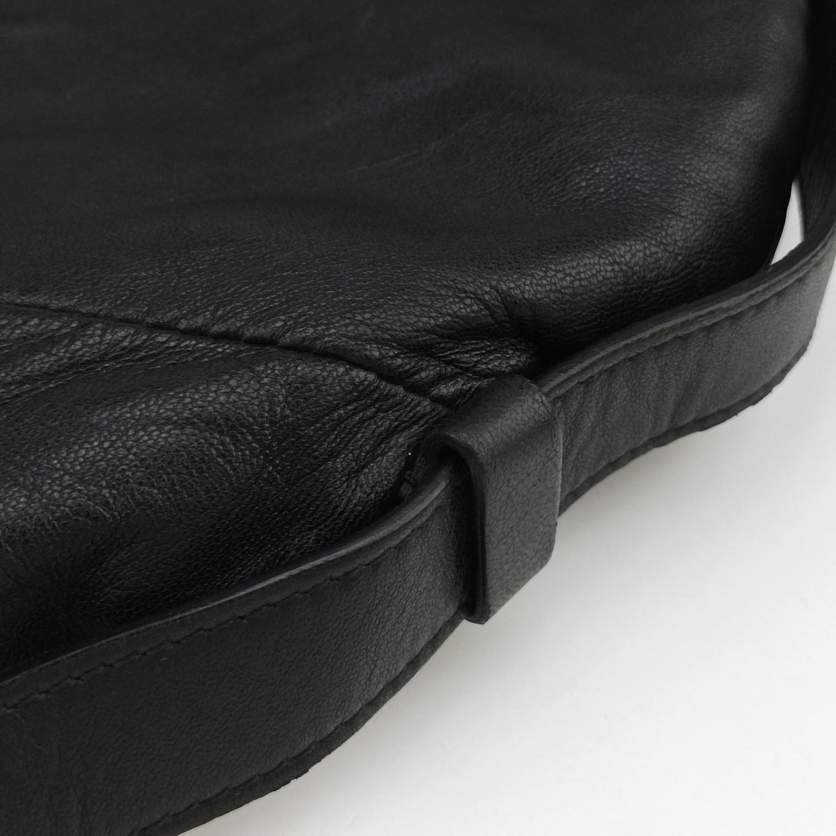 Pre-owned Yves Saint Laurent Mombasa Black Leather 95363 shoulderbag | stylenewstar
