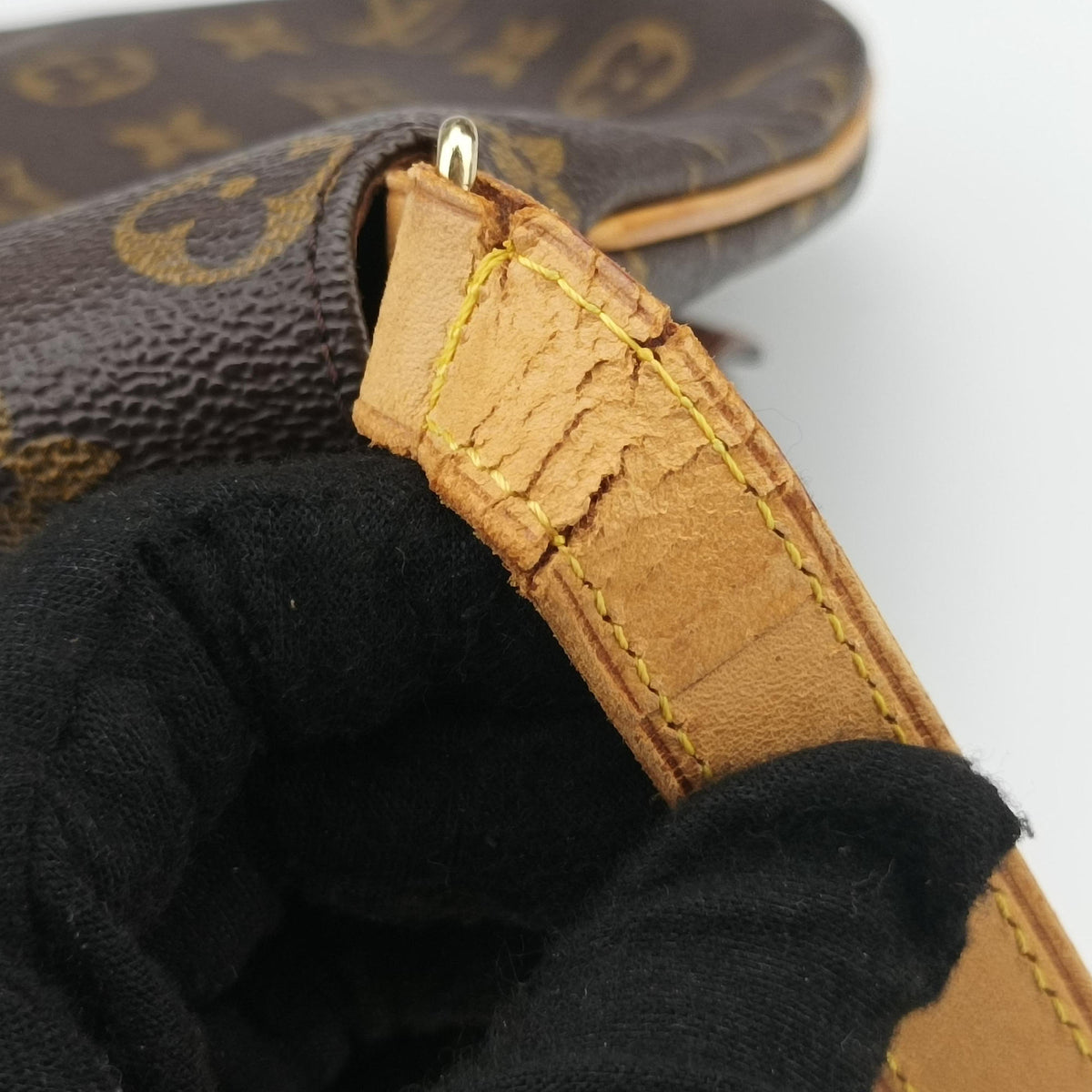 Pre-owned Louis Vuitton Mustet Salsa (short strap) Brown Monogram Canvas M51258 shoulderbag | stylenewstar