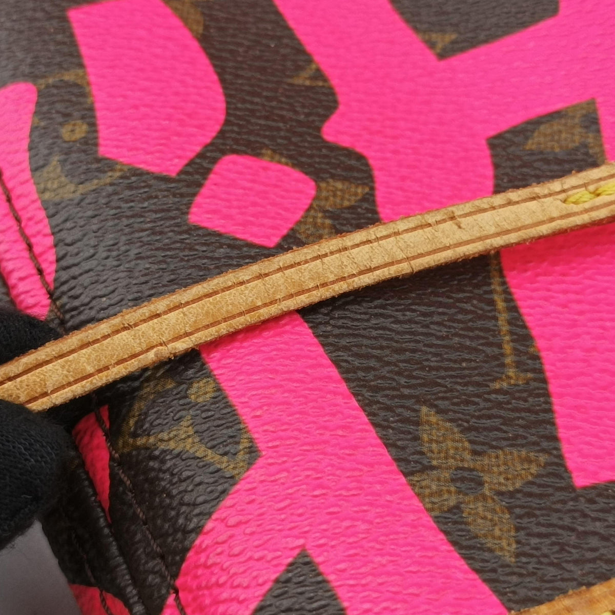 Secondhand Louis Vuitton Neverfull GM Pink × Brown Monogram Graffiti M93701 handbag | stylenewstar