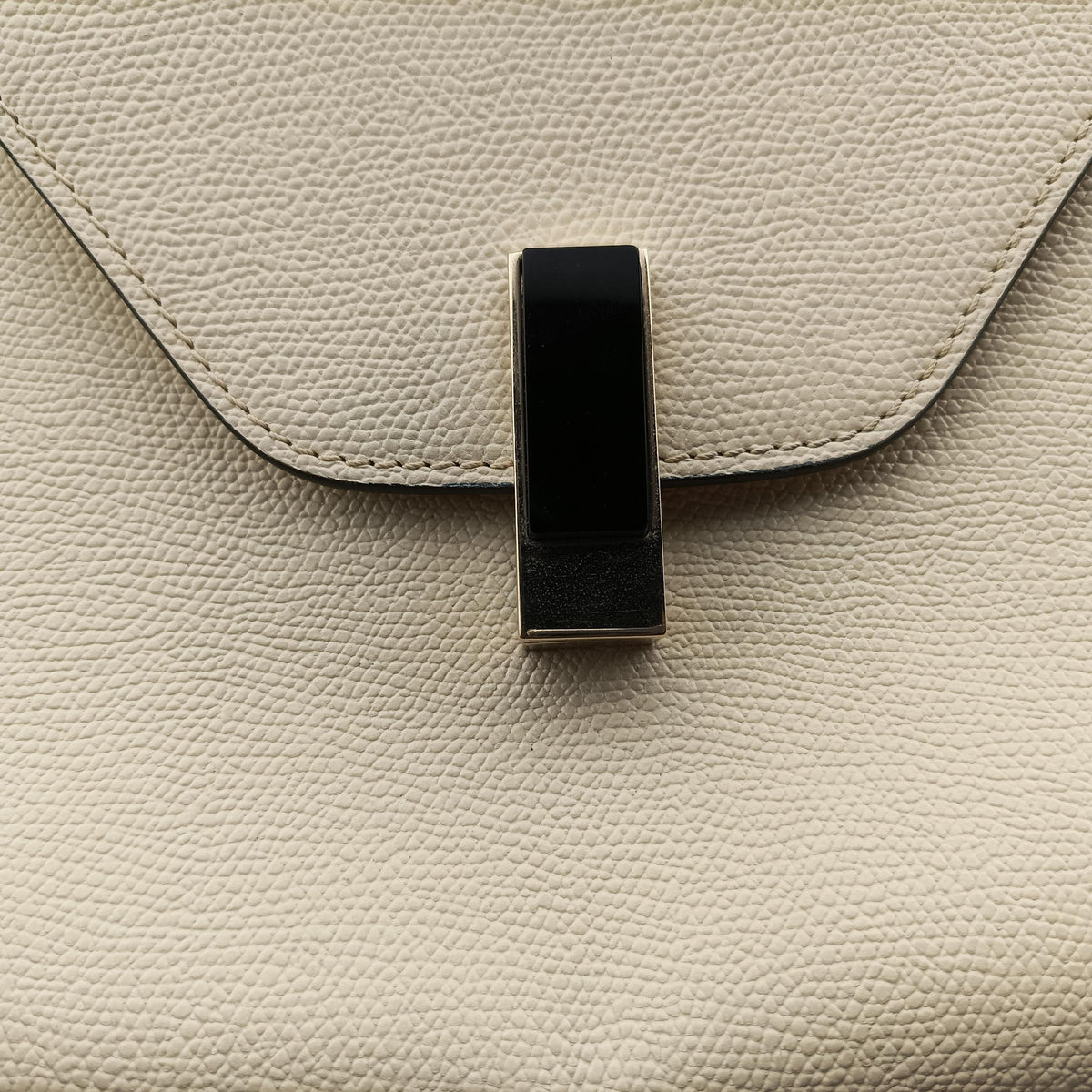 Pre-owned Valextra Iside White × Black Calfskin  shoulderbag | stylenewstar