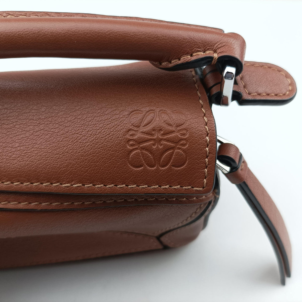 Pre-owned Loewe Puzzle Brown Leather  shoulderbag | stylenewstar