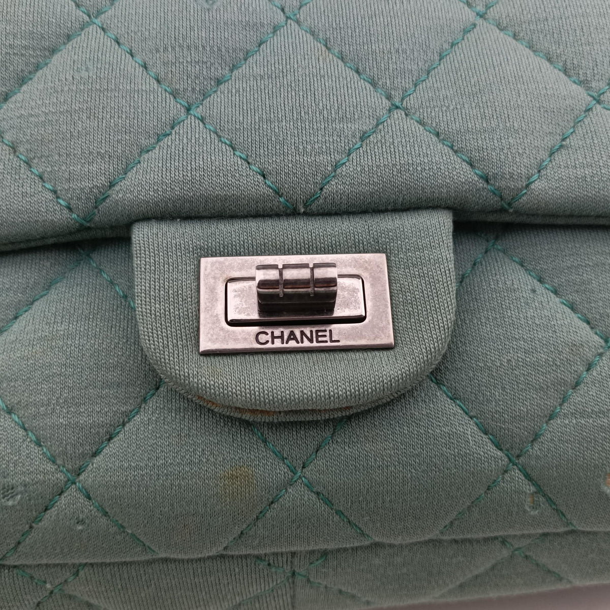 Pre-owned Chanel 2.55 Matelasse Green Fabric A66985 shoulderbag | stylenewstar