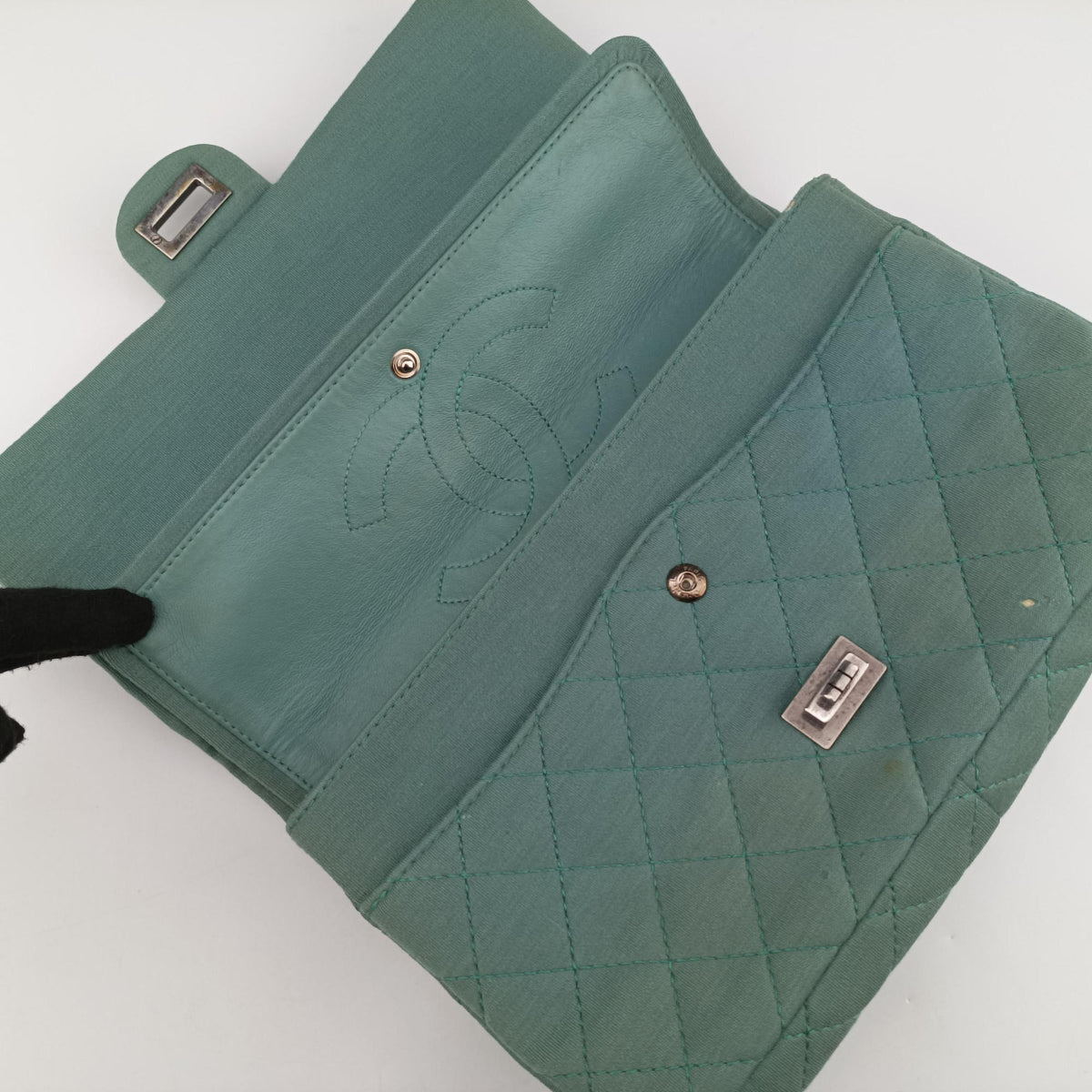 Pre-owned Chanel 2.55 Matelasse Green Fabric A66985 shoulderbag | stylenewstar