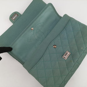 Pre-owned Chanel 2.55 Matelasse Green Fabric A66985 shoulderbag | stylenewstar