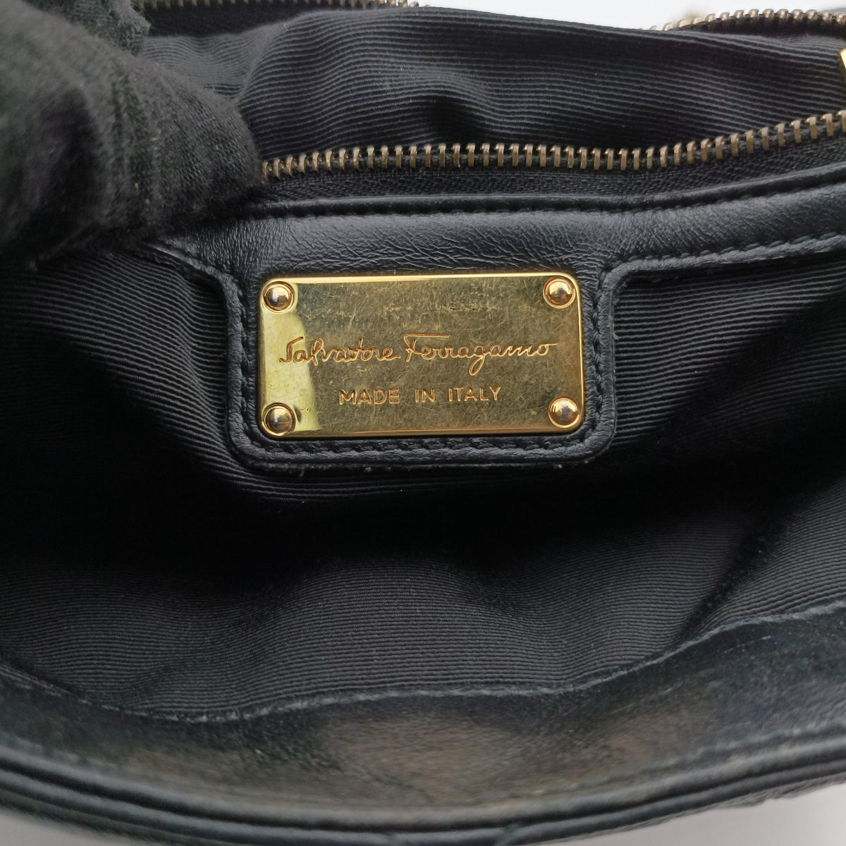 Pre-owned Ferragamo Vara Quilted Black Leather  shoulderbag | stylenewstar