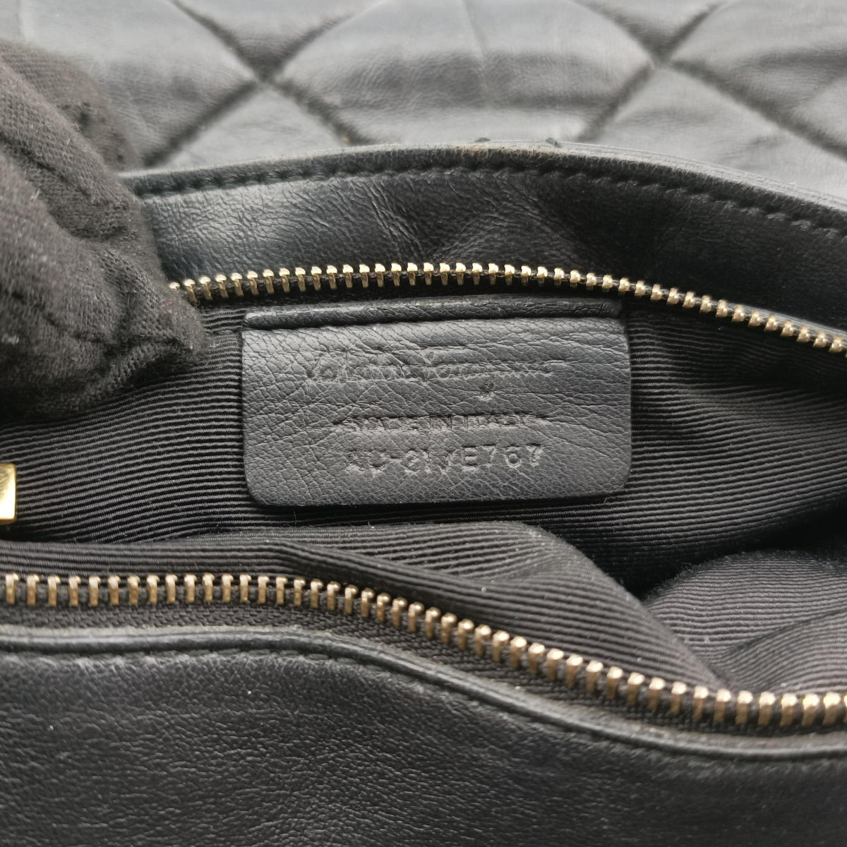Pre-owned Ferragamo Vara Quilted Black Leather  shoulderbag | stylenewstar