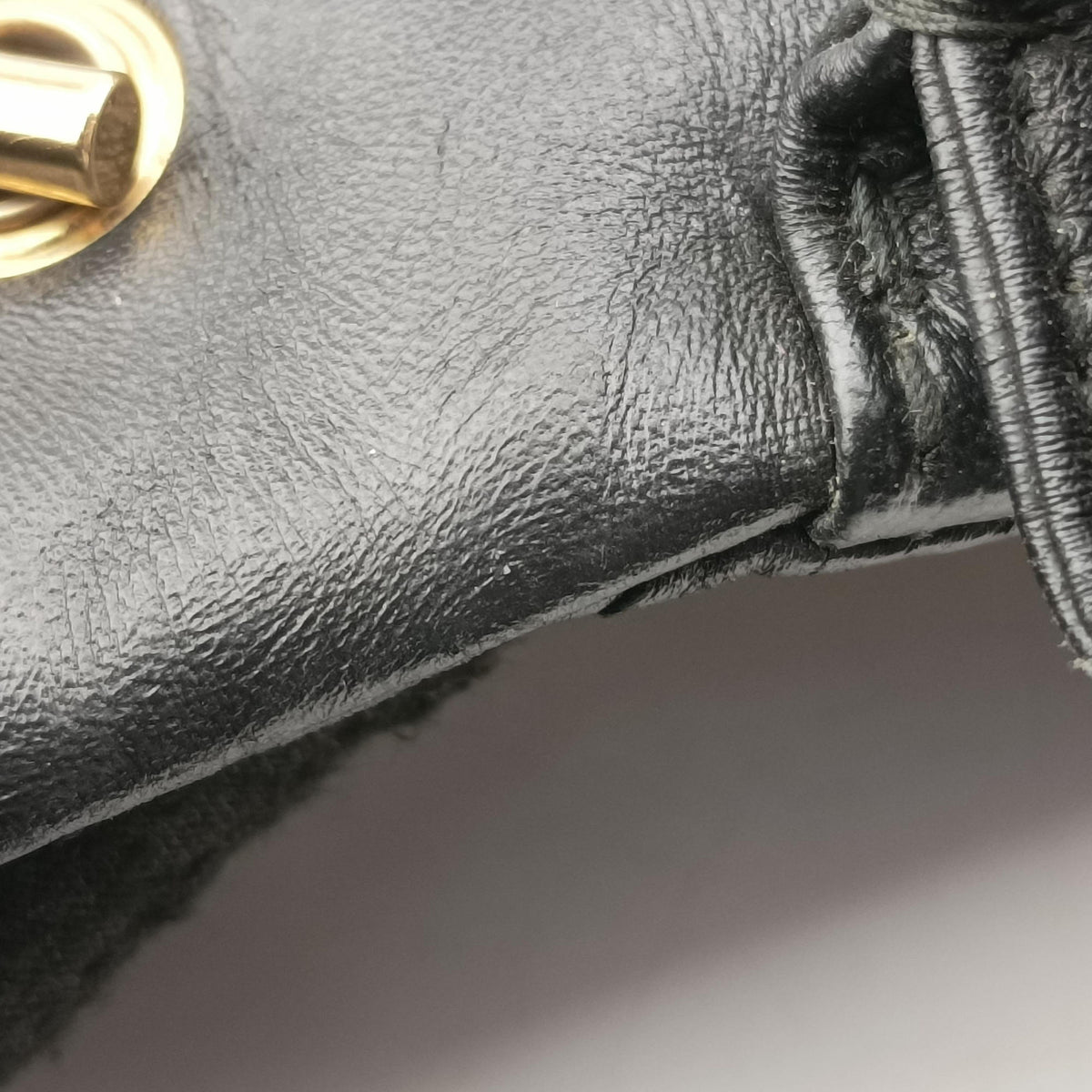 Pre-owned Ferragamo Vara Quilted Black Leather  shoulderbag | stylenewstar