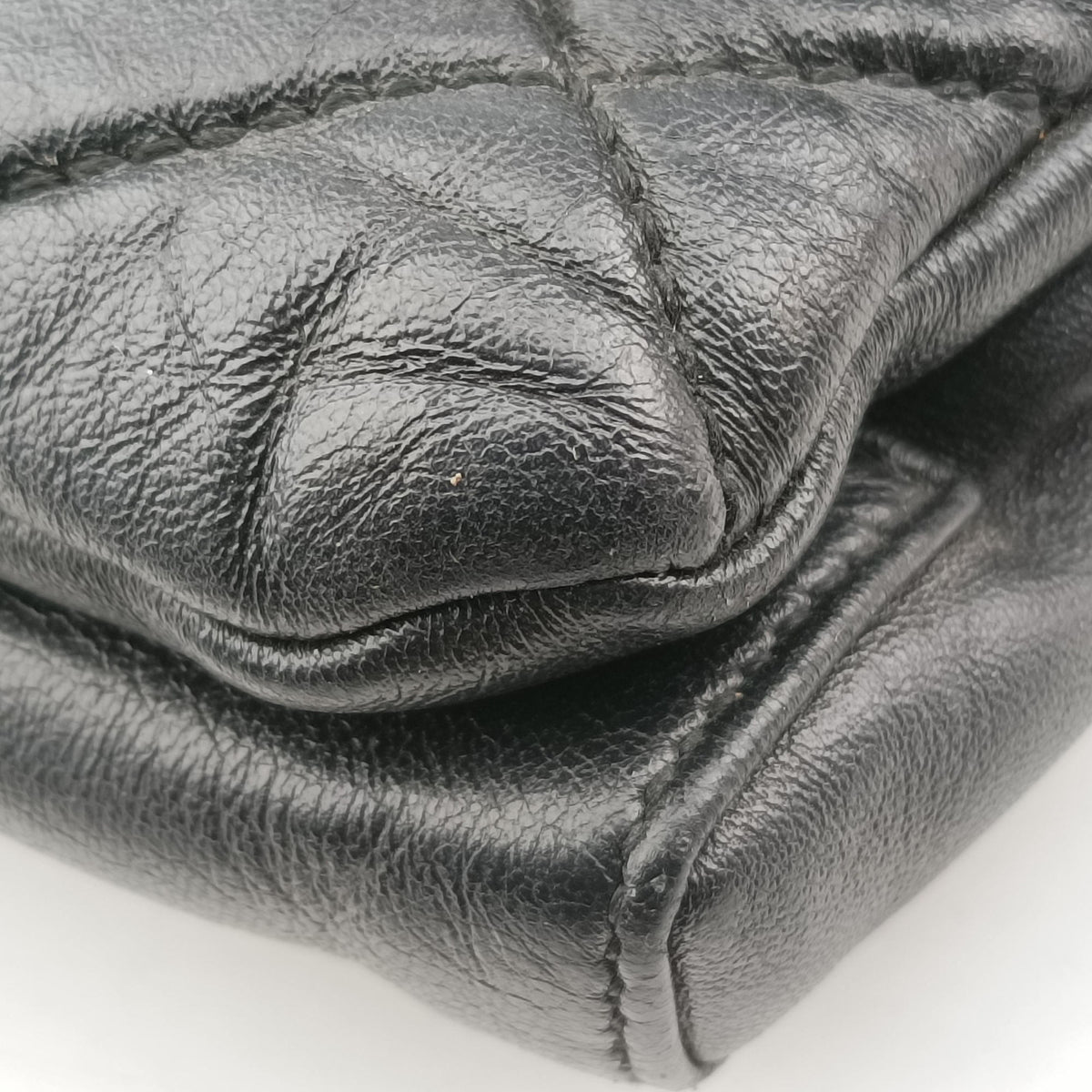Pre-owned Ferragamo Vara Quilted Black Leather  shoulderbag | stylenewstar