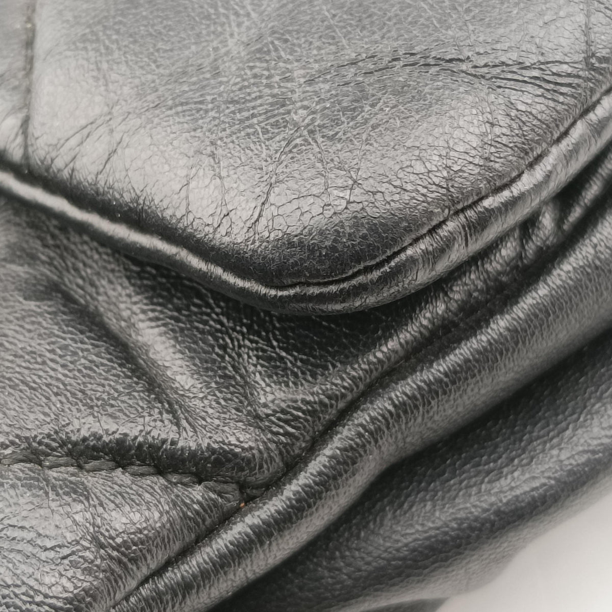 Pre-owned Ferragamo Vara Quilted Black Leather  shoulderbag | stylenewstar