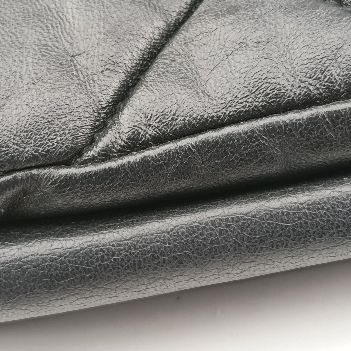 Pre-owned Ferragamo Vara Quilted Black Leather  shoulderbag | stylenewstar
