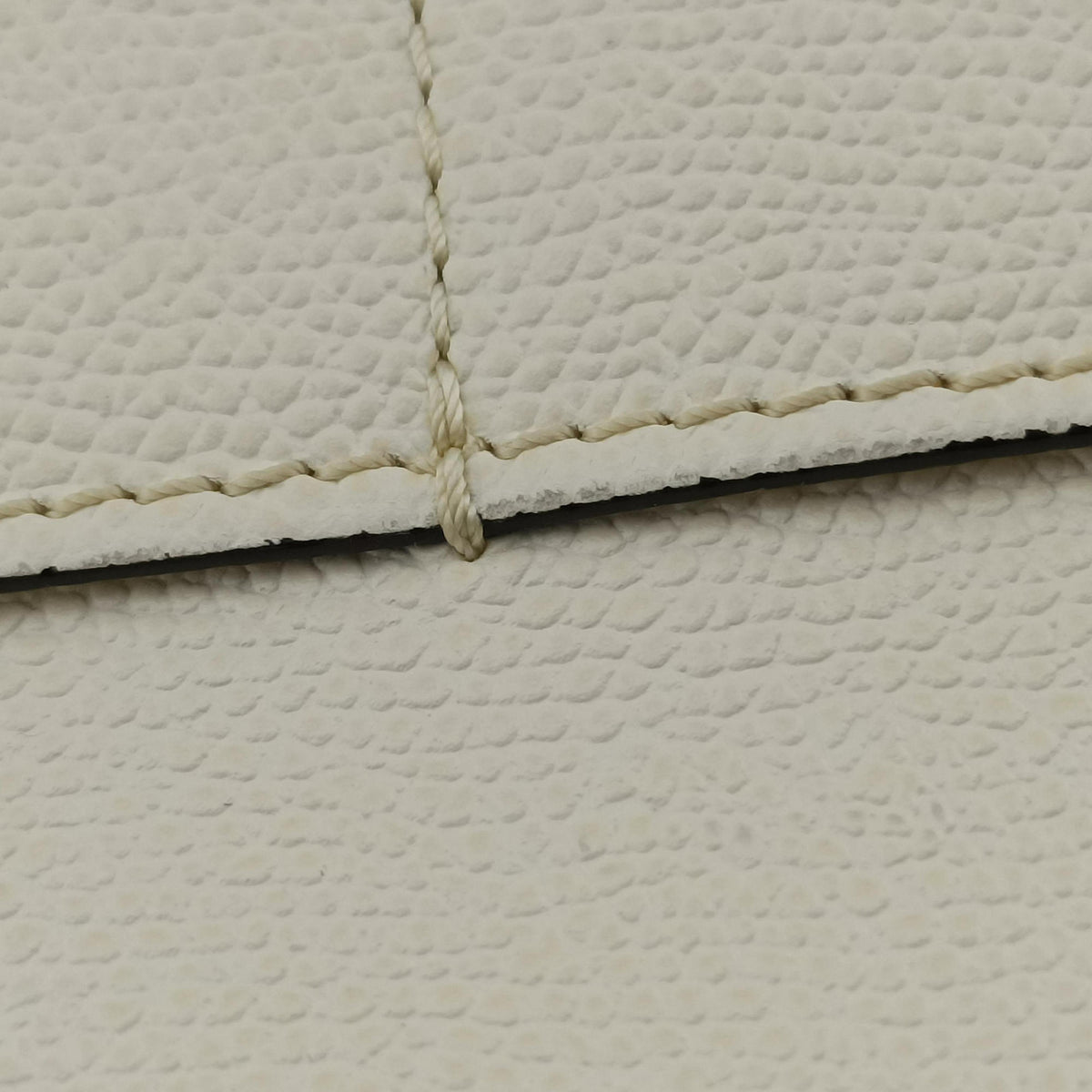 Pre-owned Valextra Serie Esse Mini White Leather  shoulderbag | stylenewstar