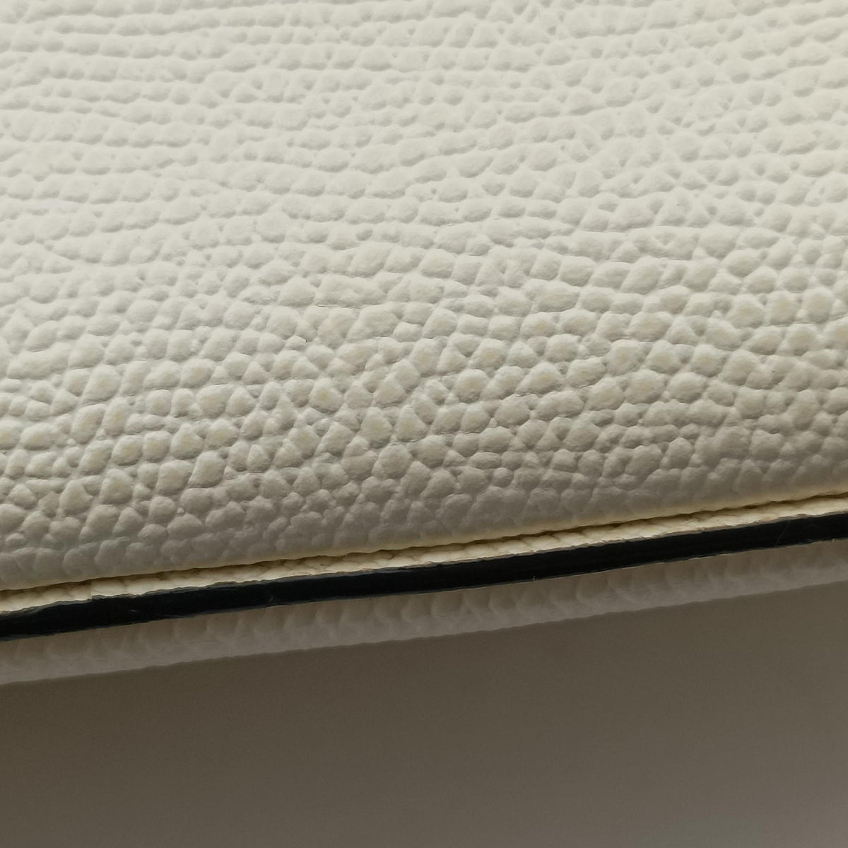 Pre-owned Valextra Serie Esse Mini White Leather  shoulderbag | stylenewstar