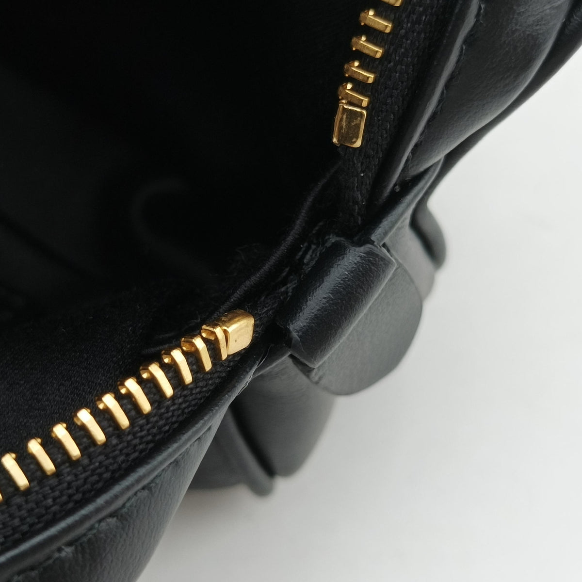 Pre-owned Miu Miu Logo belt Black leather  bum bag/waist bag | stylenewstar