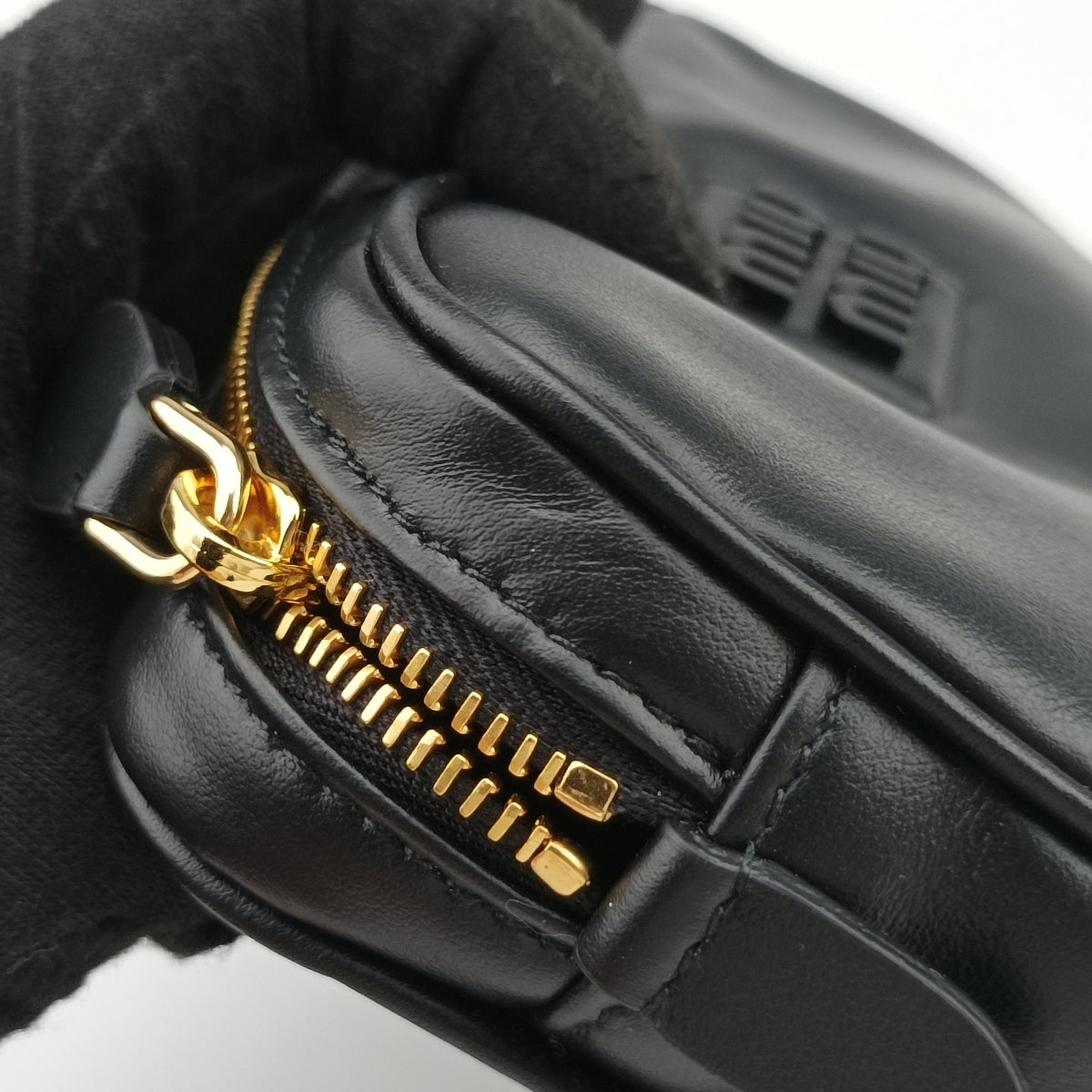 Pre-owned Miu Miu Logo belt Black leather  bum bag/waist bag | stylenewstar