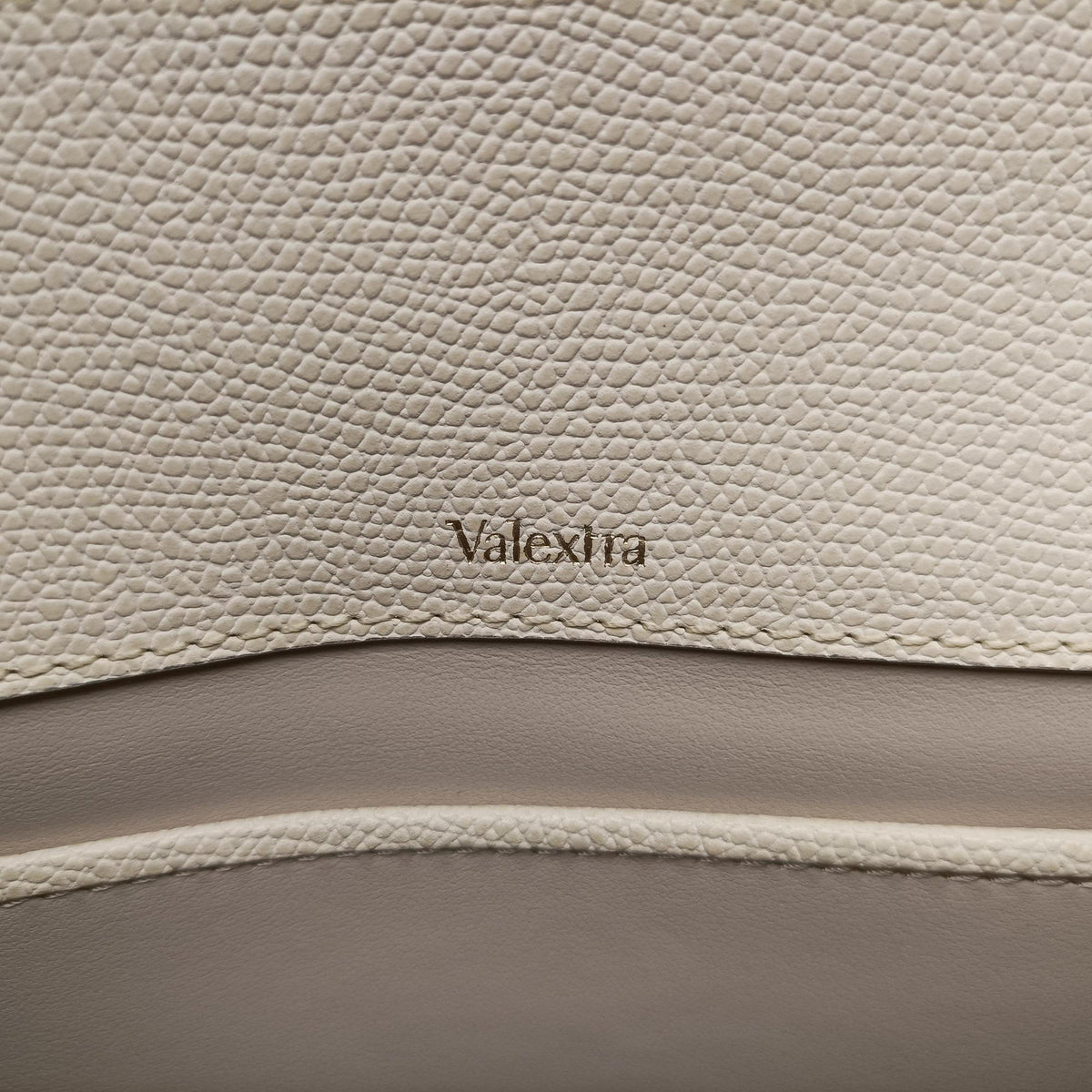 Pre-owned Valextra Iside White × Black Leather  shoulderbag | stylenewstar