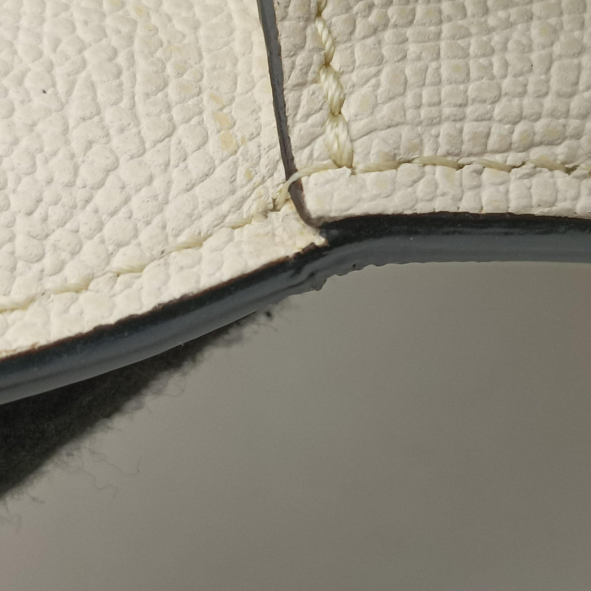 Pre-owned Valextra Iside White × Black Leather  shoulderbag | stylenewstar