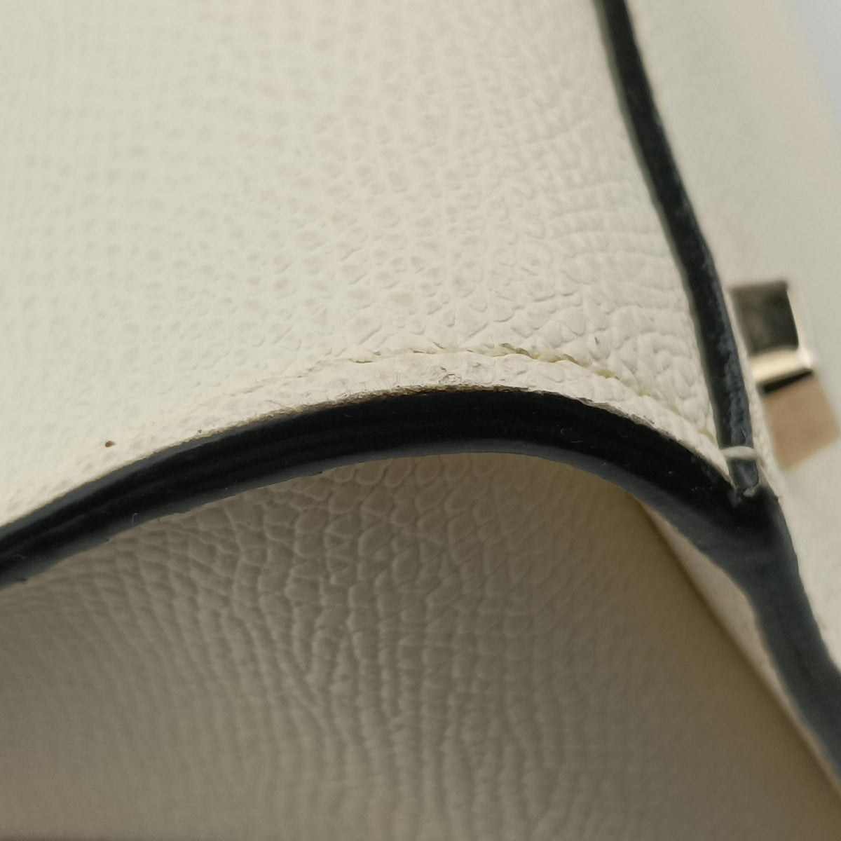 Pre-owned Valextra Iside White × Black Leather  shoulderbag | stylenewstar