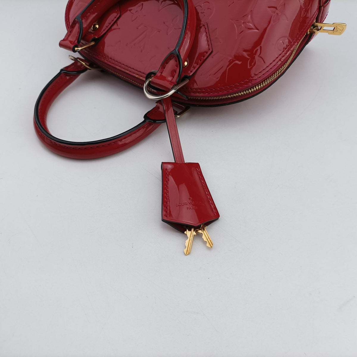 Pre-owned Louis Vuitton Alma BB pomme d'amour Vernis M90174 shoulderbag | stylenewstar