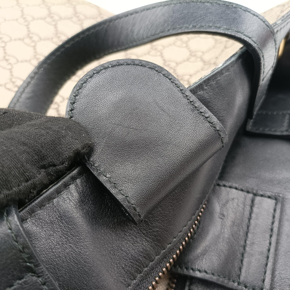 Vintage Gucci GG Supreme Bee beige×black PVC coated canvas×Leather 450950 shoulderbag | stylenewstar