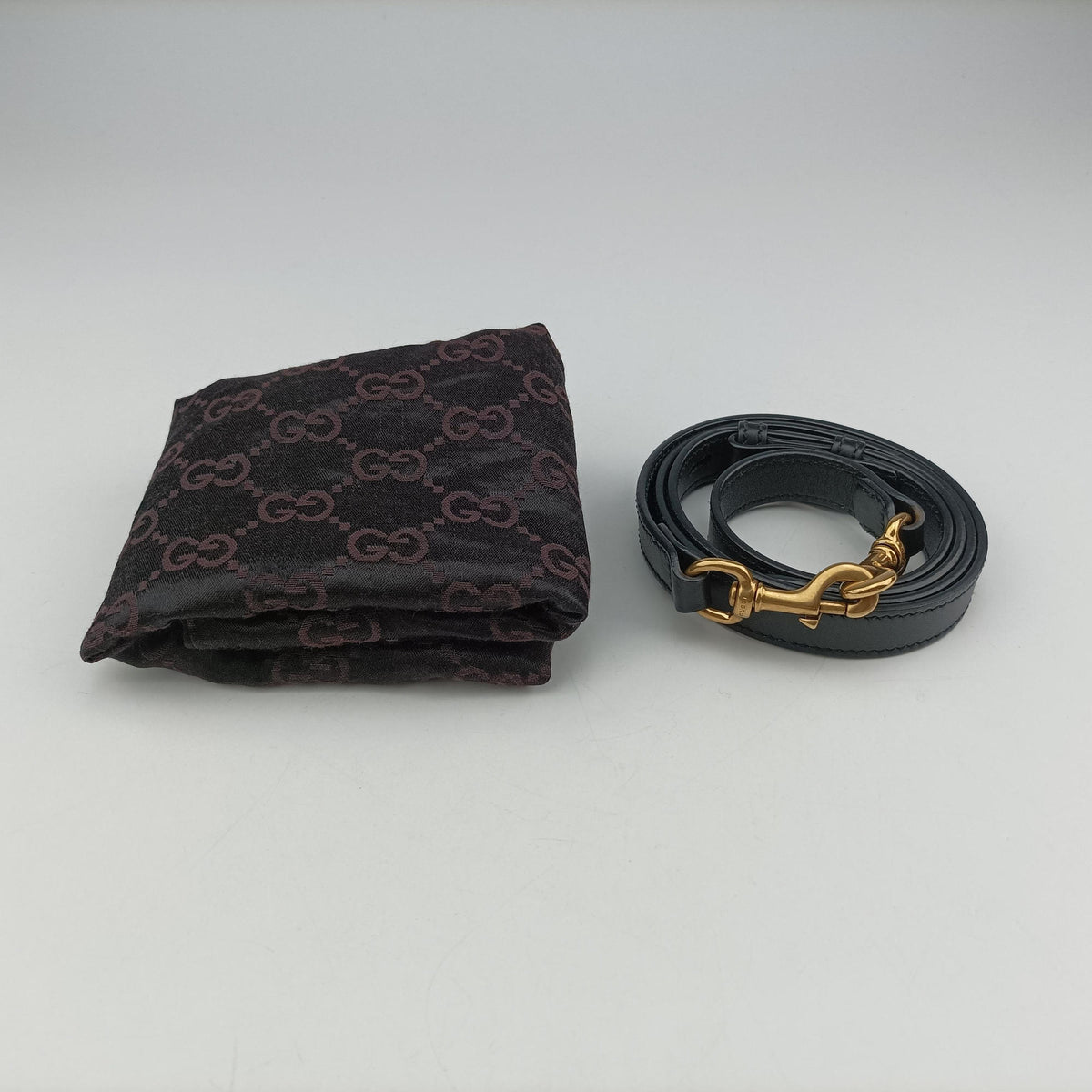 Vintage Gucci GG Supreme Bee beige×black PVC coated canvas×Leather 450950 shoulderbag | stylenewstar