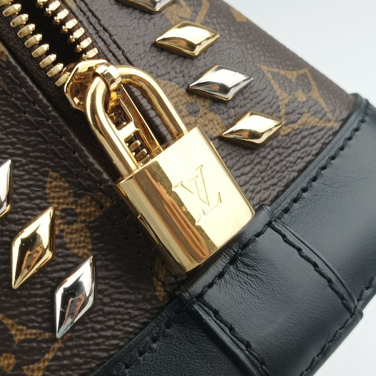 Secondhand Louis Vuitton Alma PM Brown Monogram Canvas M41579 handbag | stylenewstar