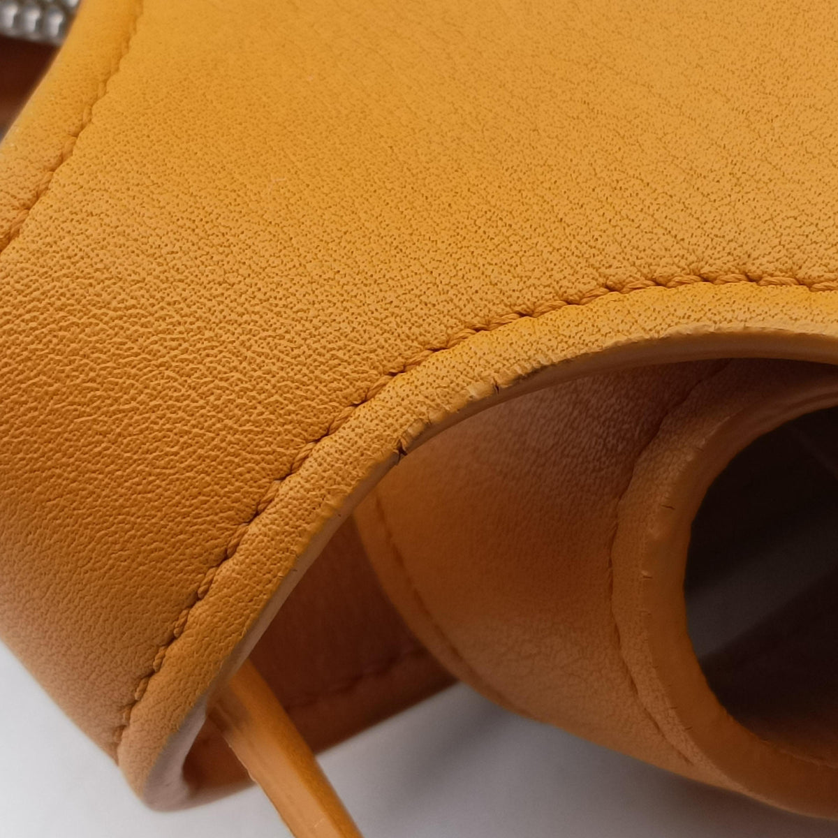 Pre-owned Celine Trifold Yellow Leather 178883 handbag | stylenewstar