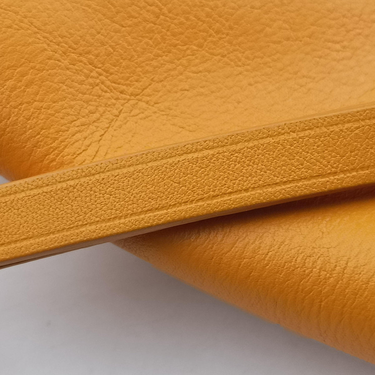 Pre-owned Celine Trifold Yellow Leather 178883 handbag | stylenewstar