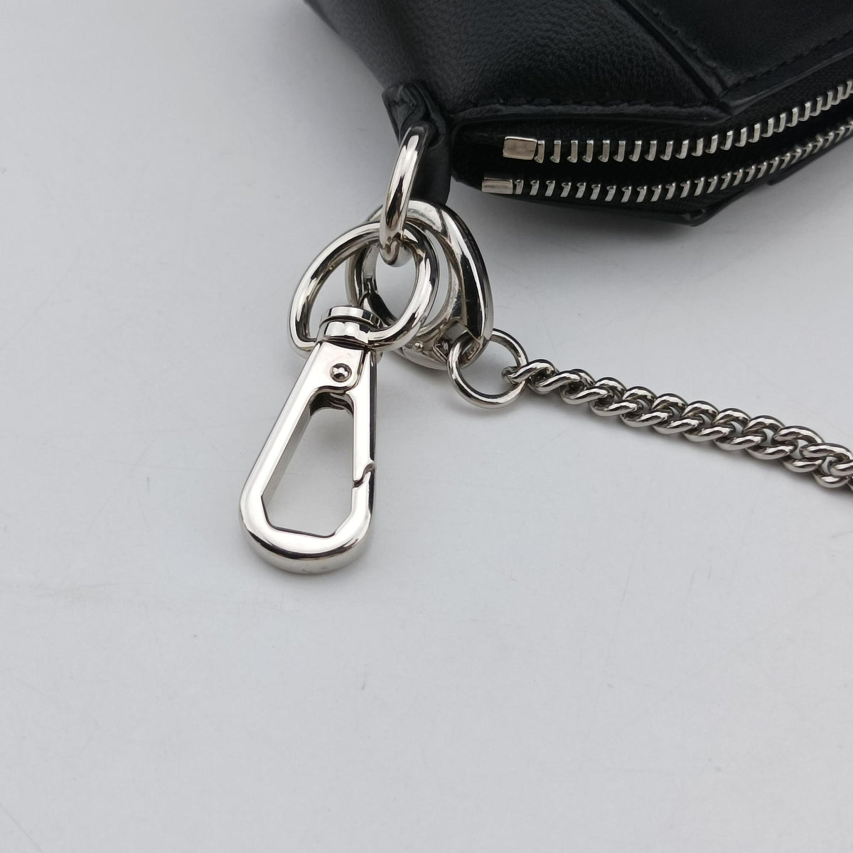 Secondhand Givenchy Antigona Black Leather  shoulderbag | stylenewstar