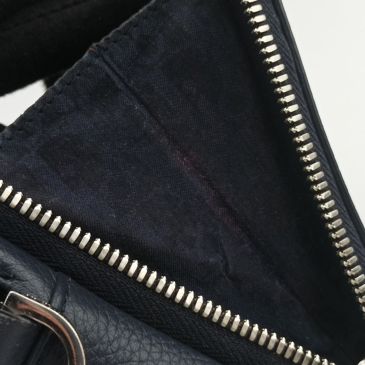 Pre-owned Christian Dior Air Jordan Wings Messenger Blue Leather 2NIBC119YWD shoulderbag | stylenewstar