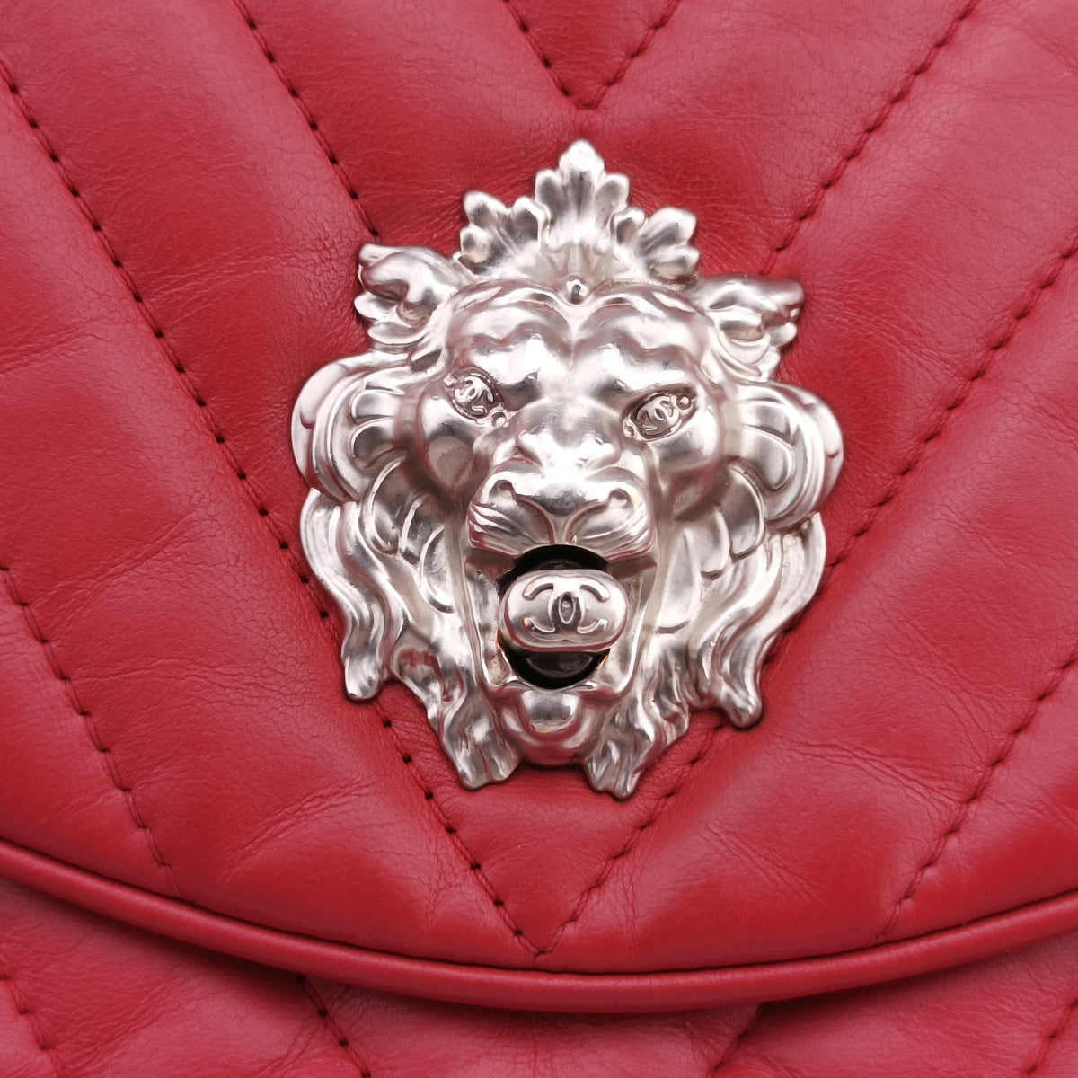 Vintage Chanel Chevron Jersey Trim Leo Lion Red Leather A49312 shoulderbag | stylenewstar