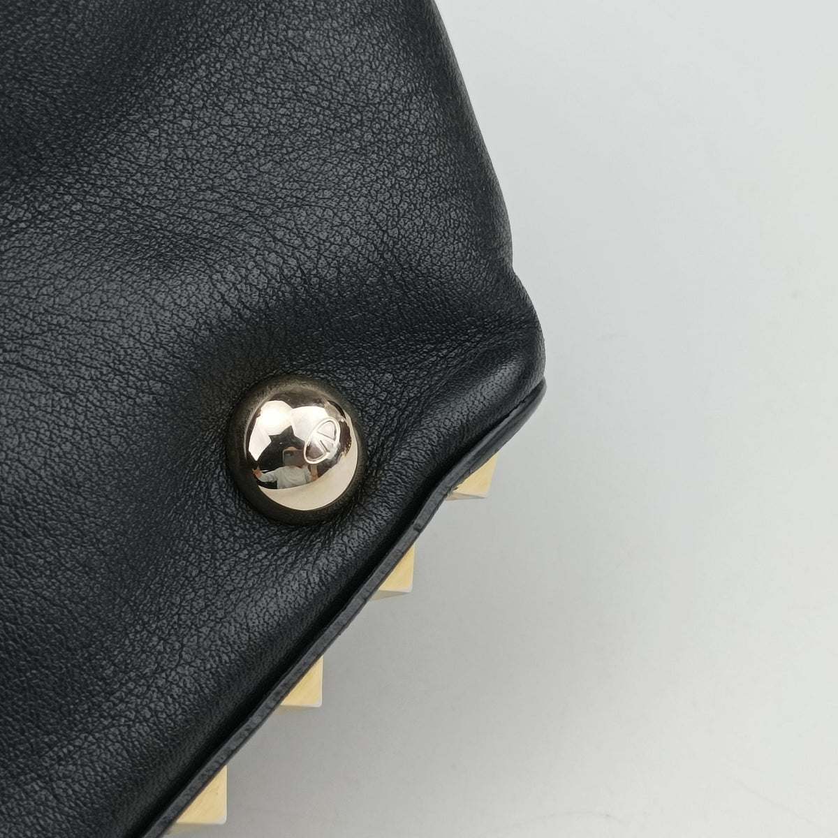 Pre-owned Valentino Rockstud Black Leather  shoulderbag | stylenewstar