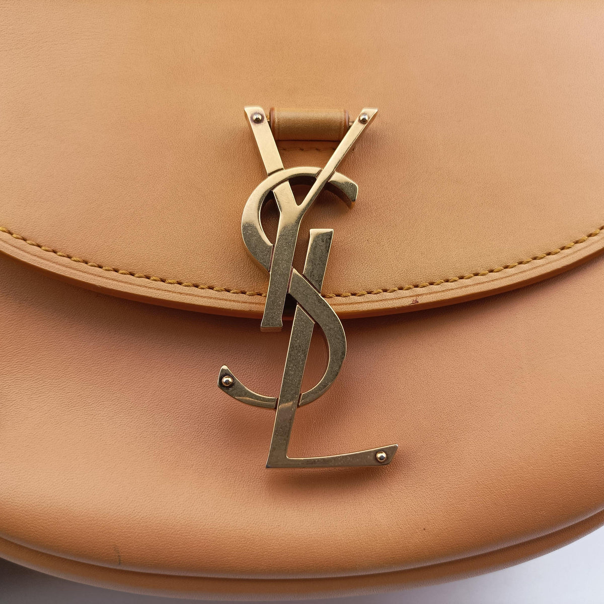 Pre-owned Yves Saint Laurent KAIA small Camel Leather 619740 shoulderbag | stylenewstar