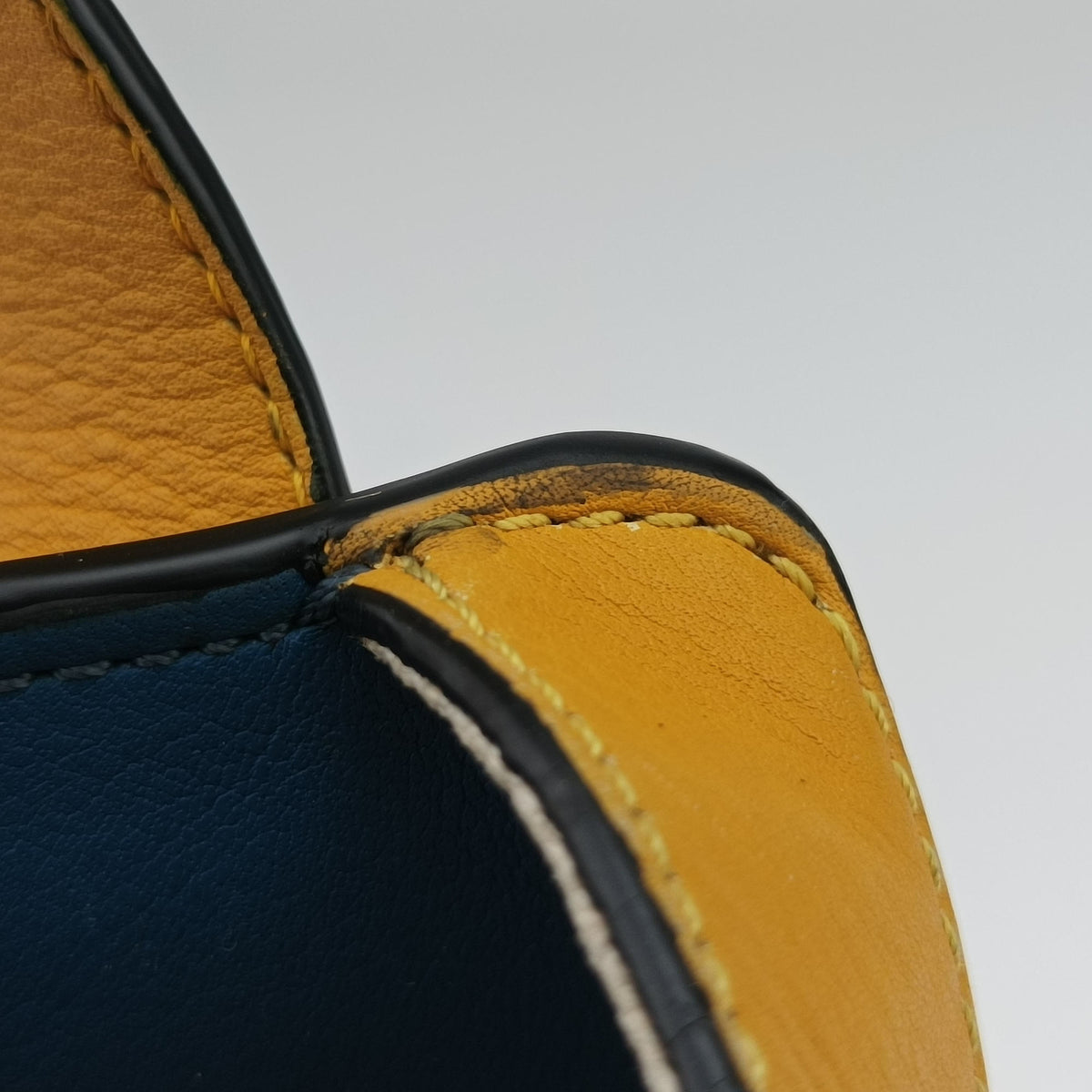 Pre-owned Loewe Hammock Yellow Leather  shoulderbag | stylenewstar