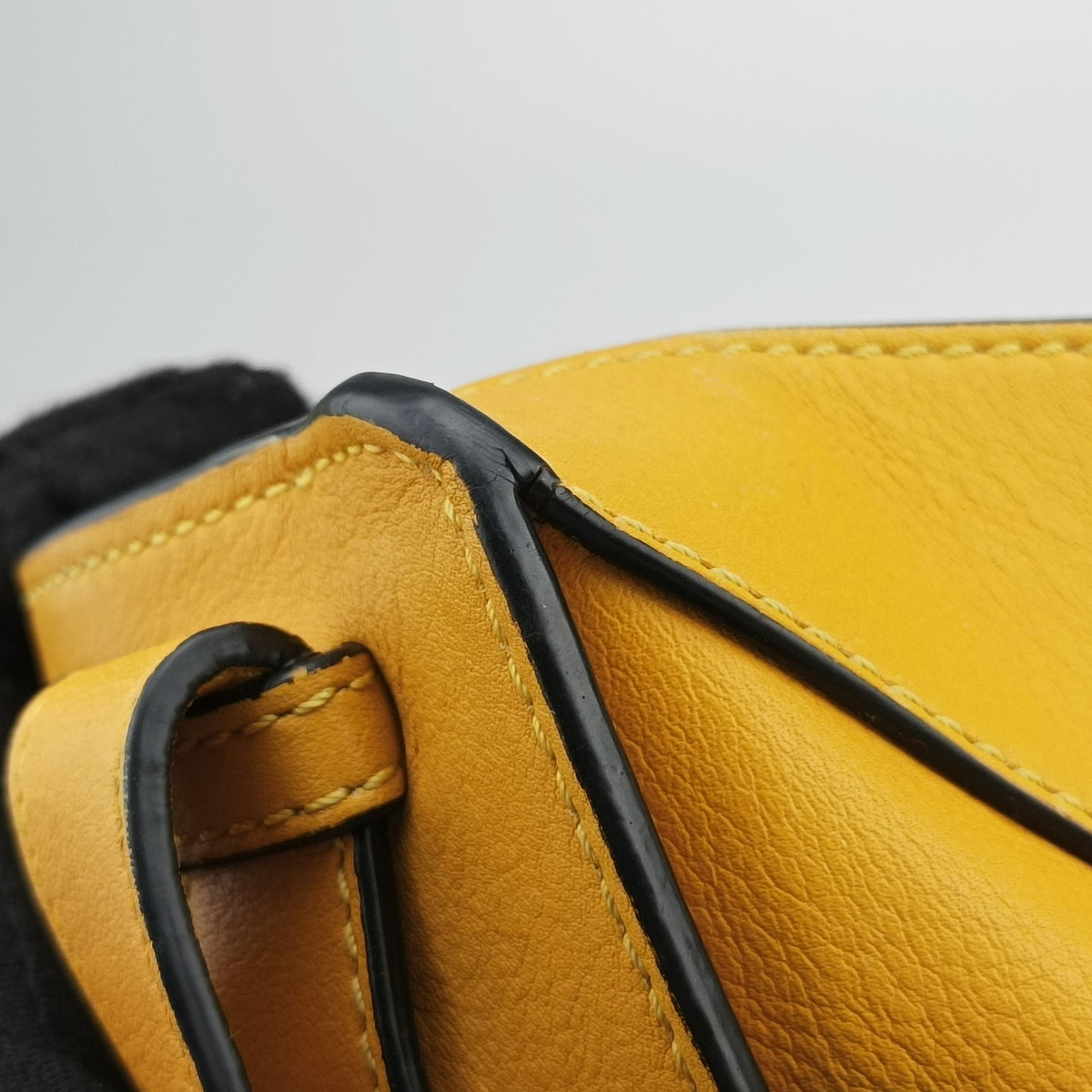Pre-owned Loewe Hammock Yellow Leather  shoulderbag | stylenewstar