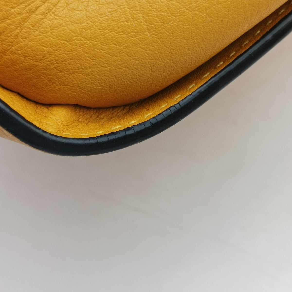 Pre-owned Loewe Hammock Yellow Leather  shoulderbag | stylenewstar